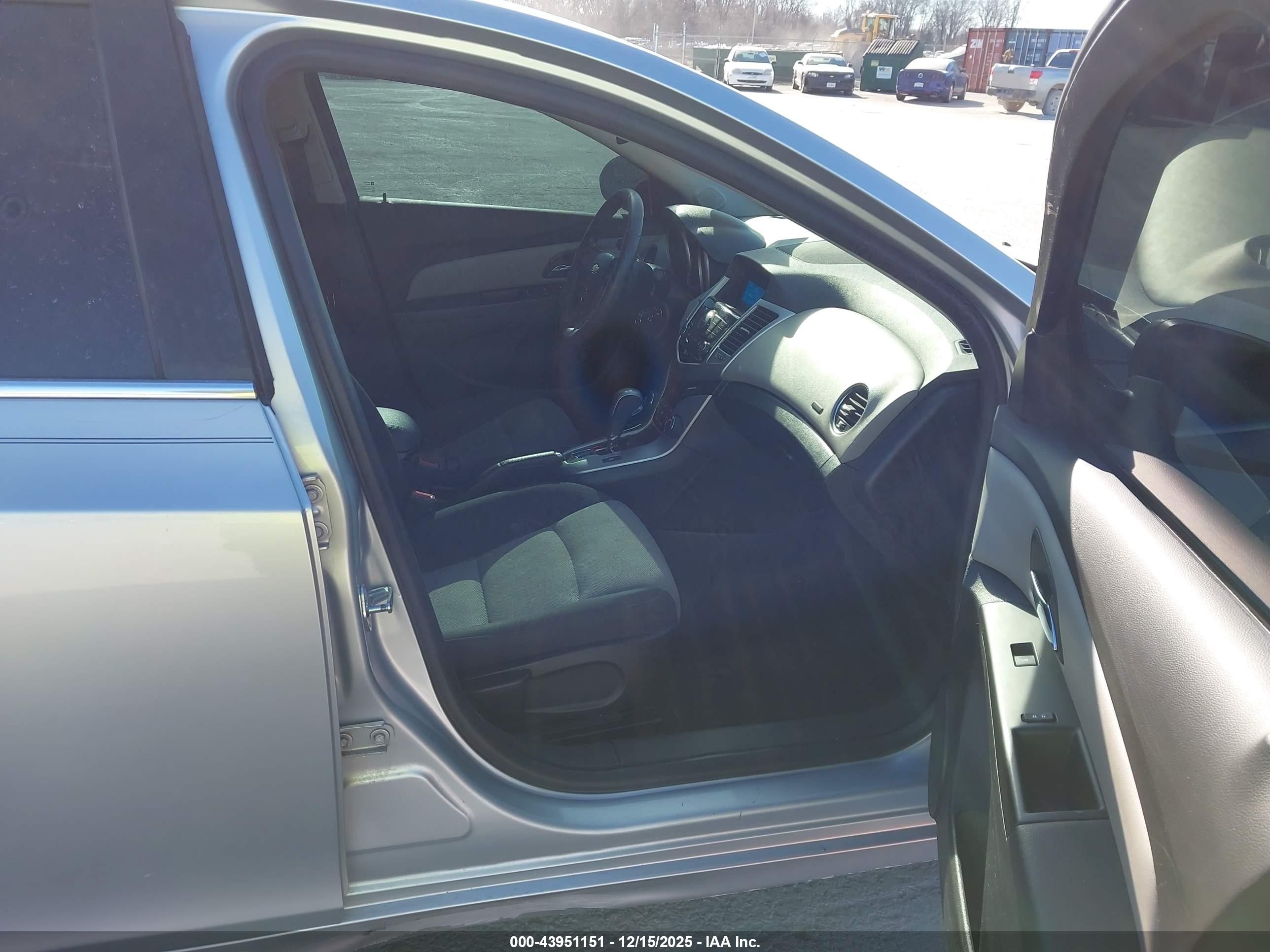 CHEVROLET CRUZE image 5