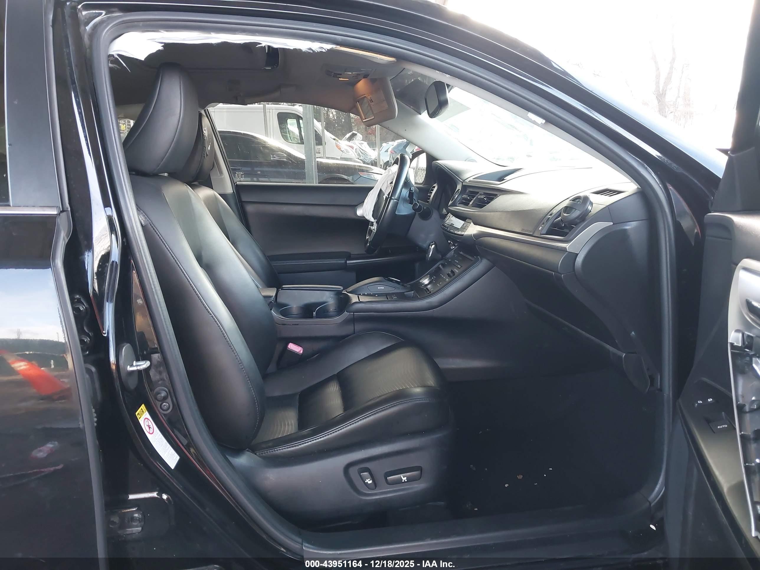 LEXUS CT image 5