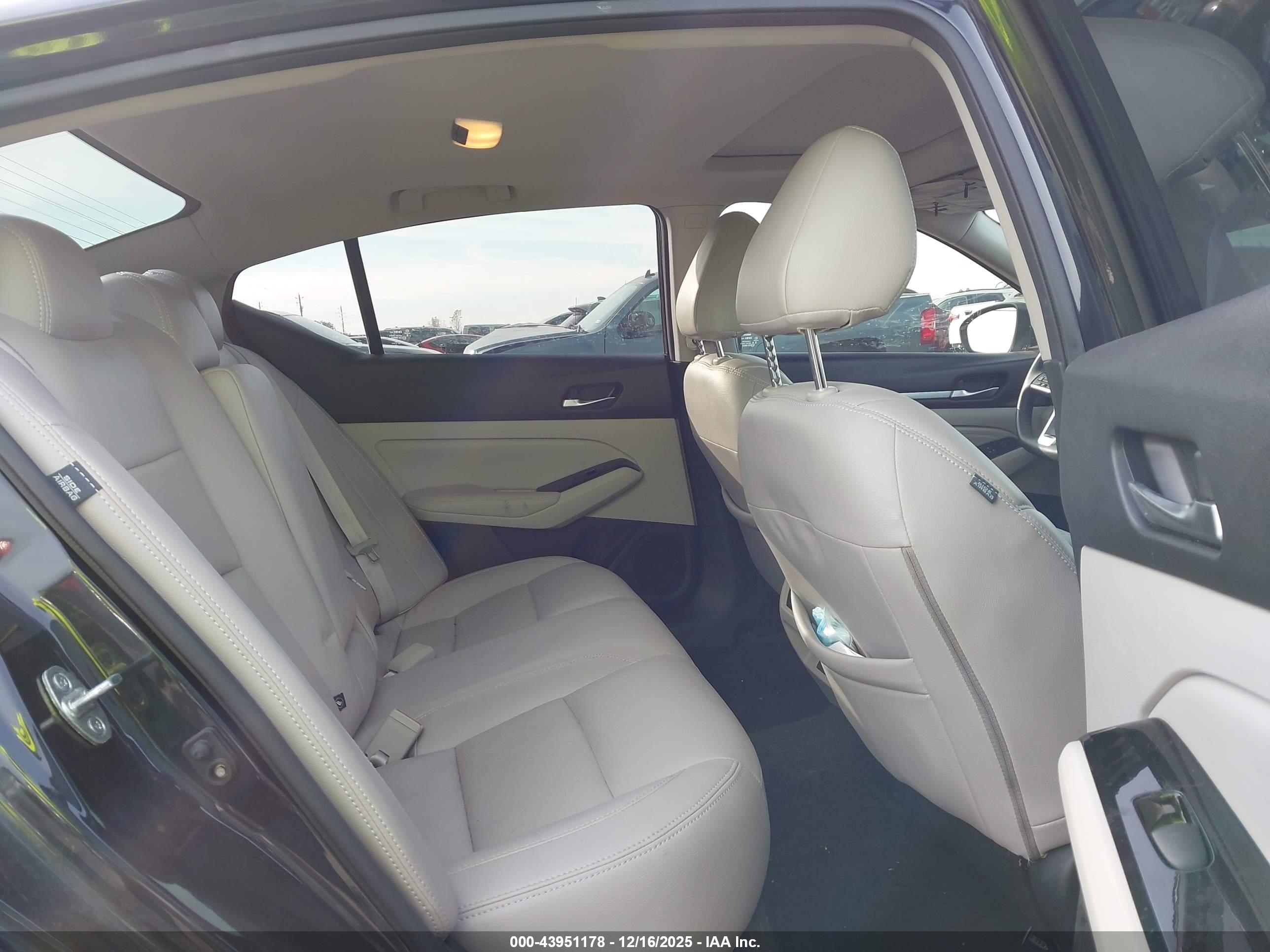 NISSAN ALTIMA image 8