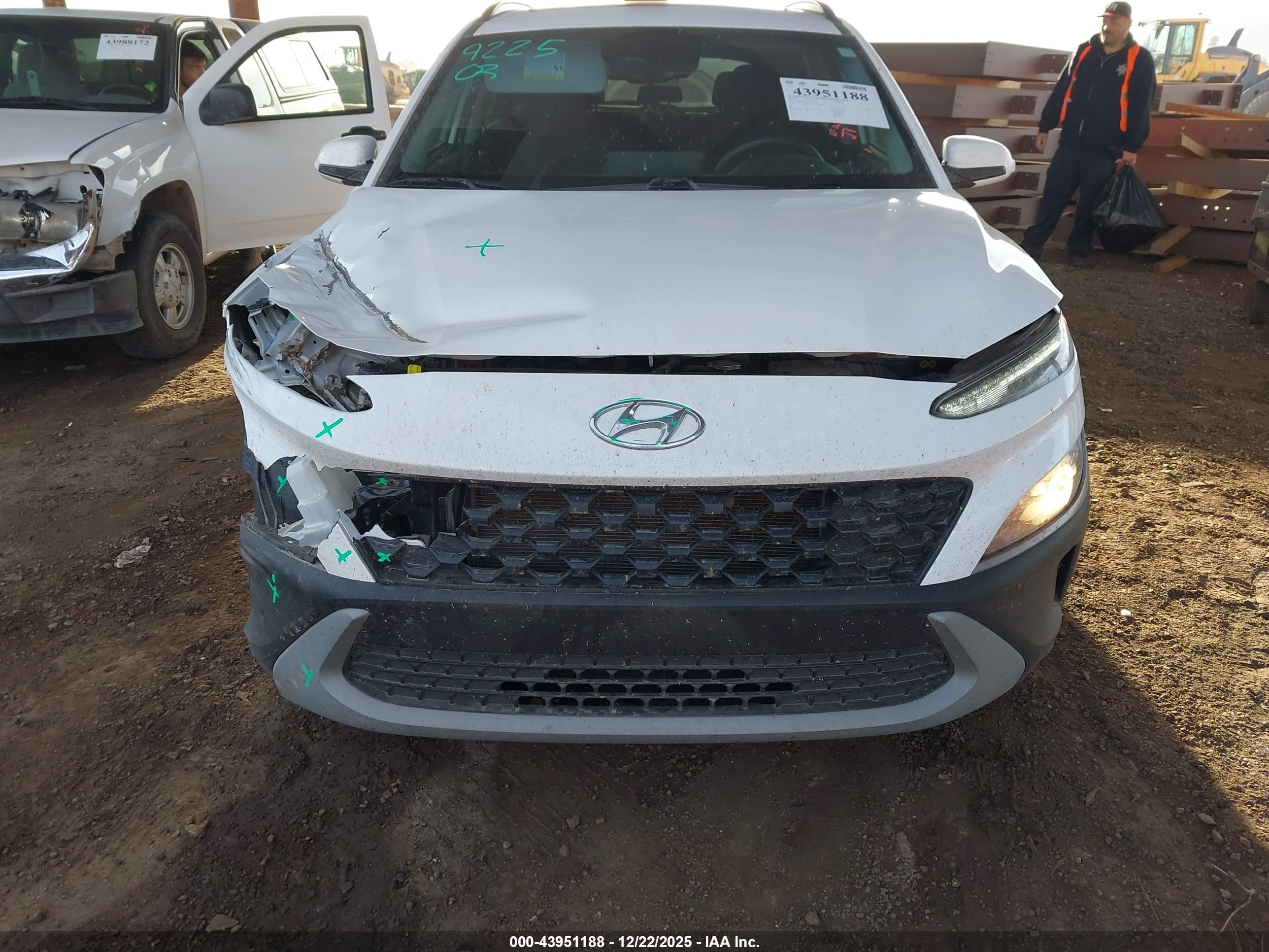HYUNDAI KONA image 6