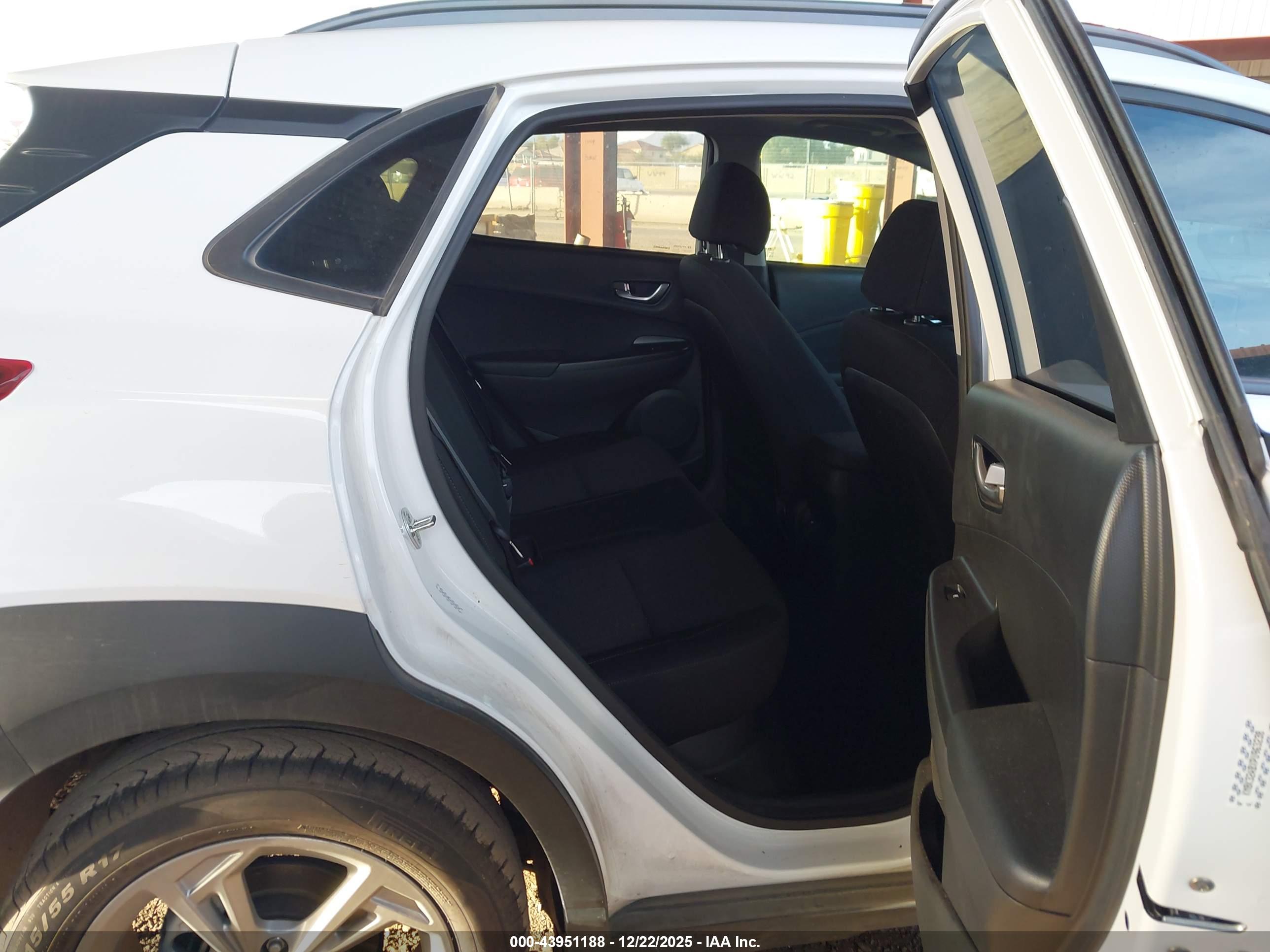 HYUNDAI KONA image 8