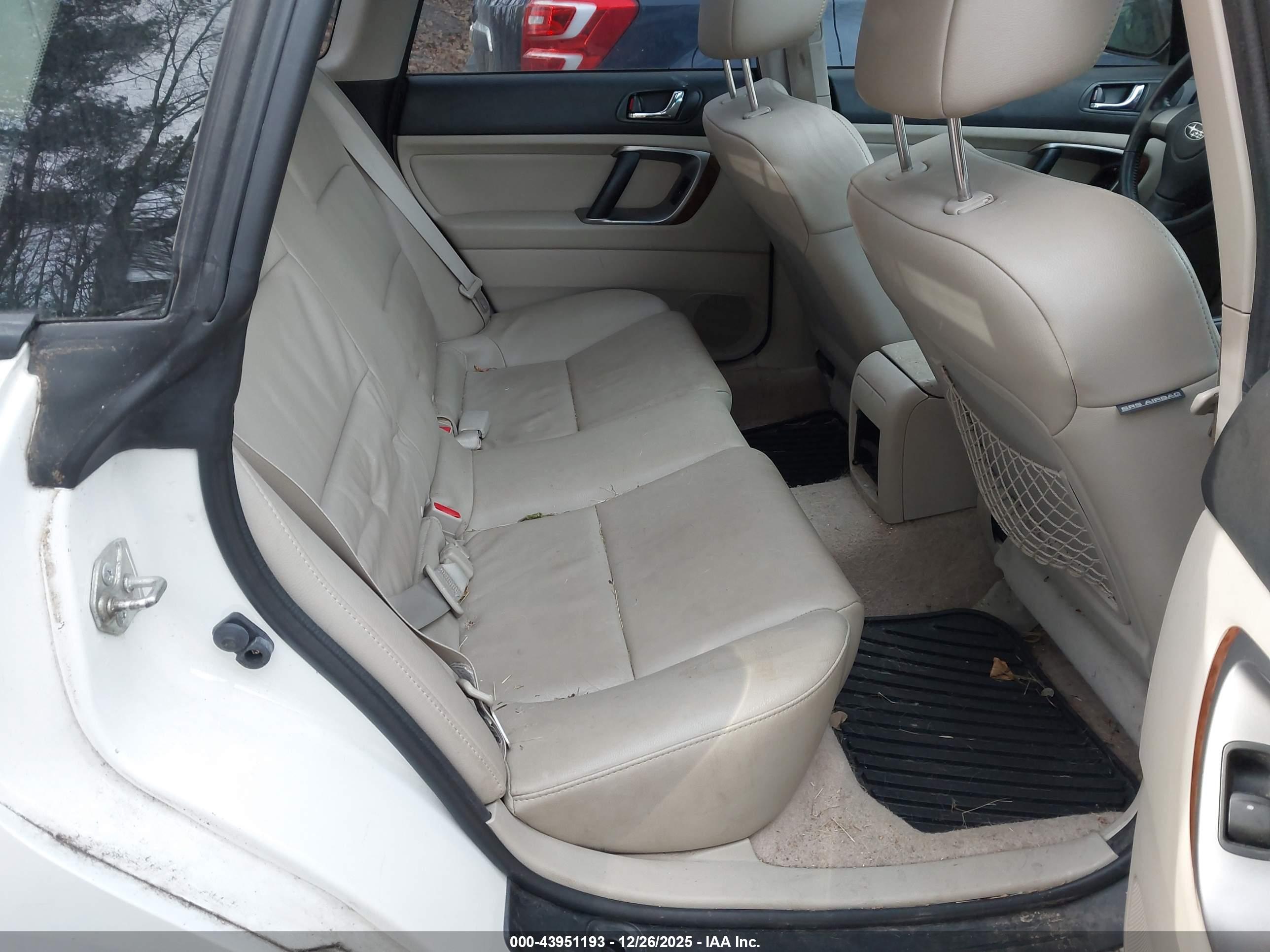 SUBARU OUTBACK image 8