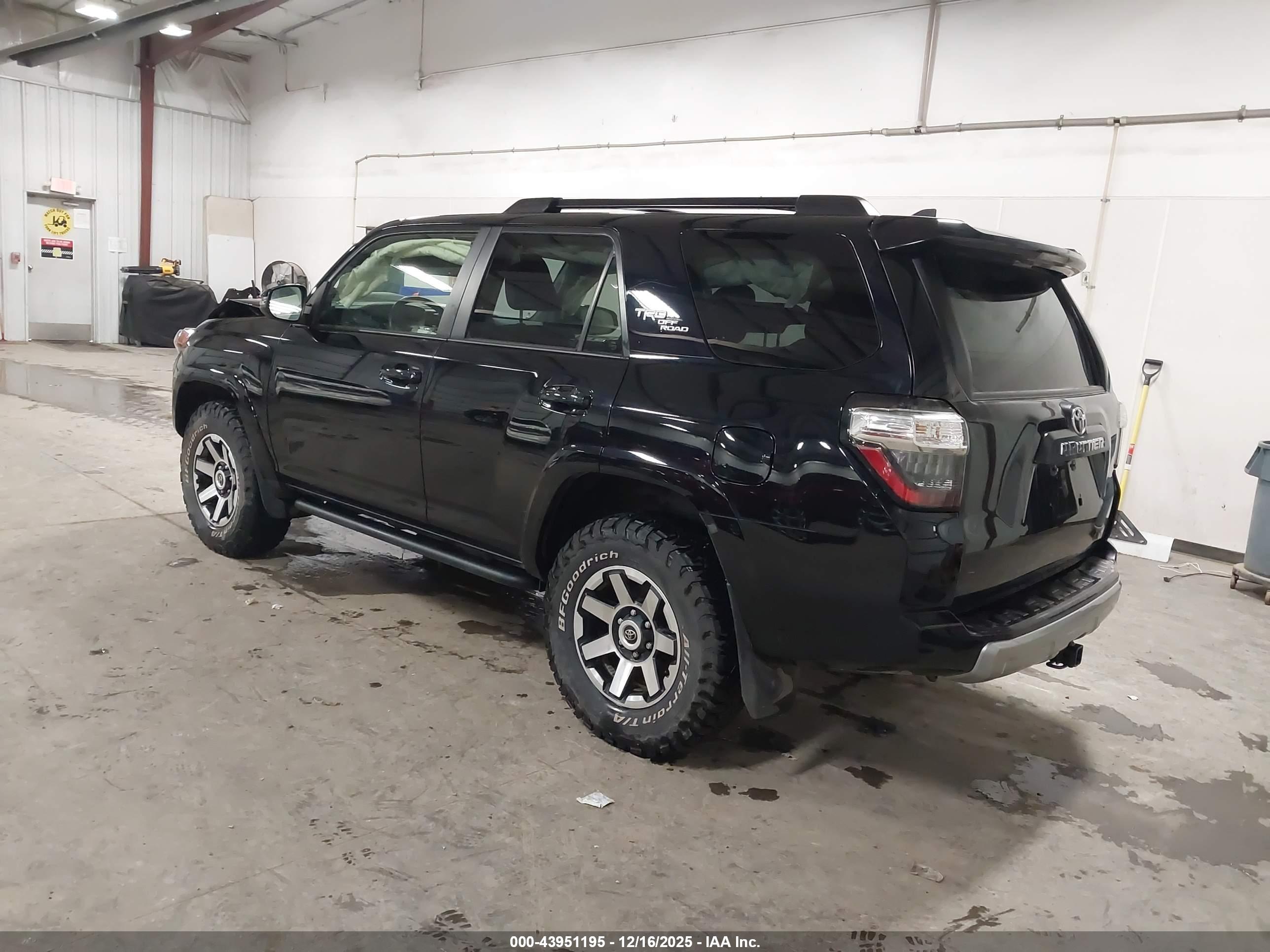 TOYOTA 4RUNNER image 3