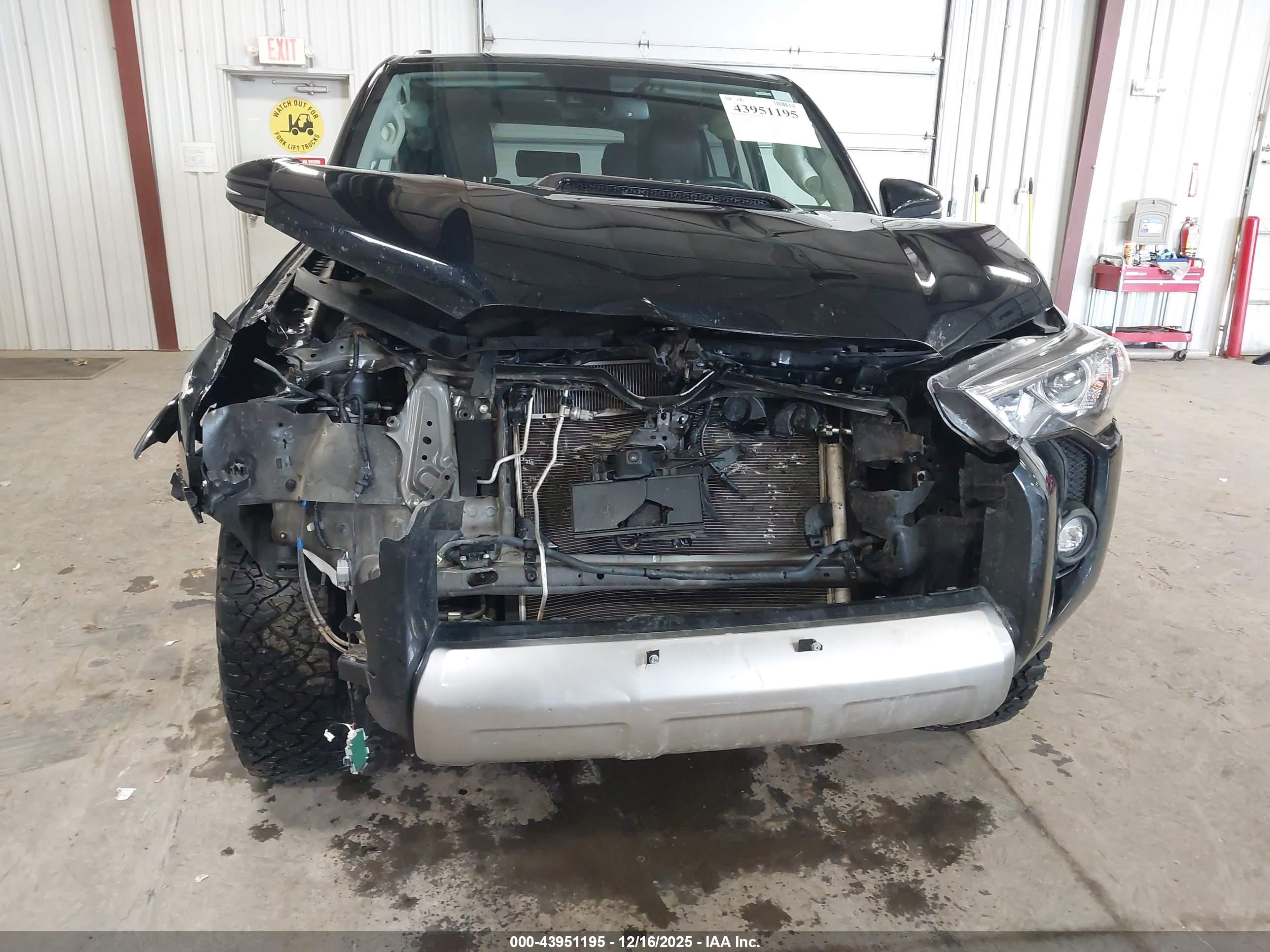 TOYOTA 4RUNNER image 6