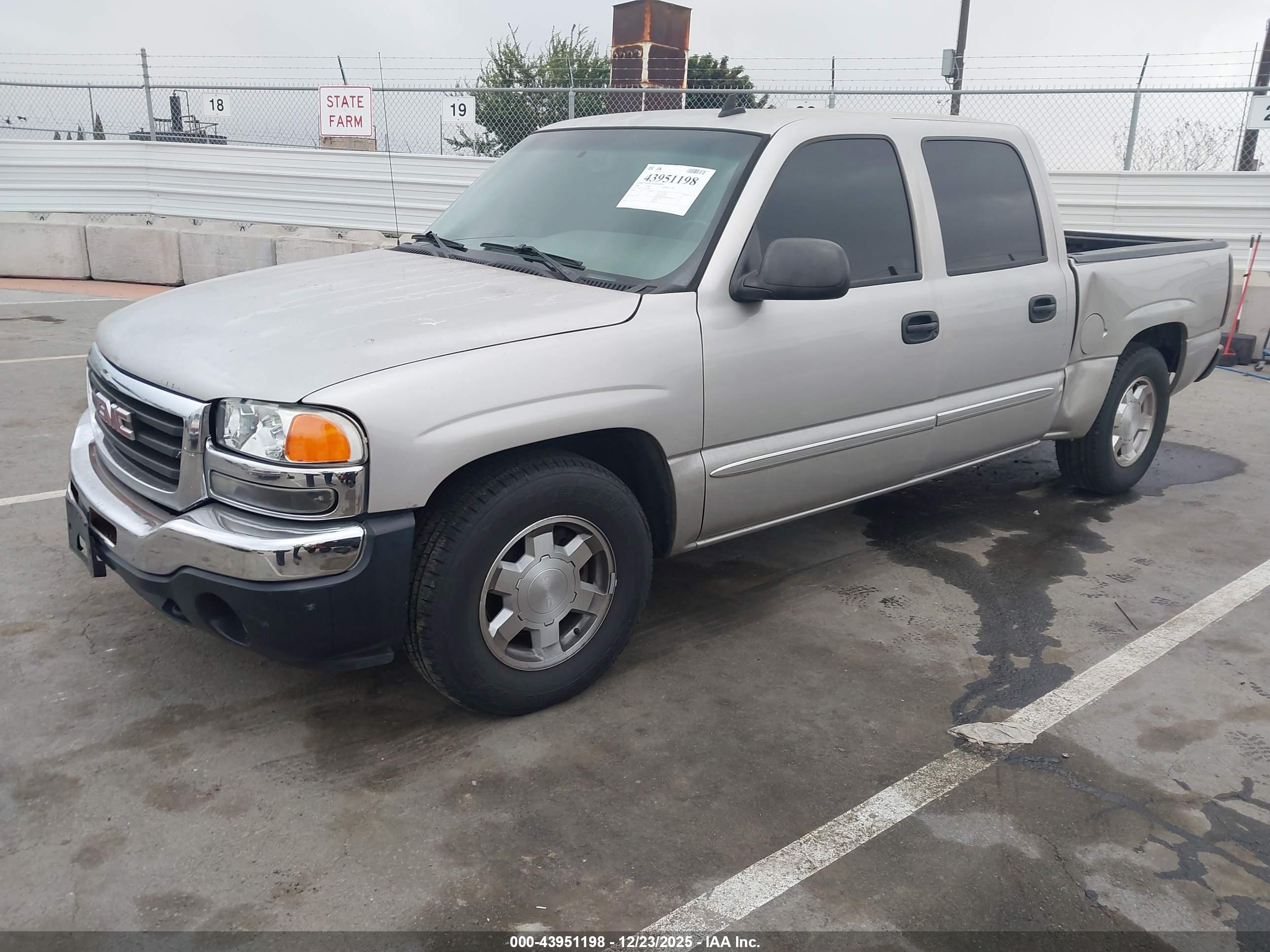 GMC SIERRA image 2