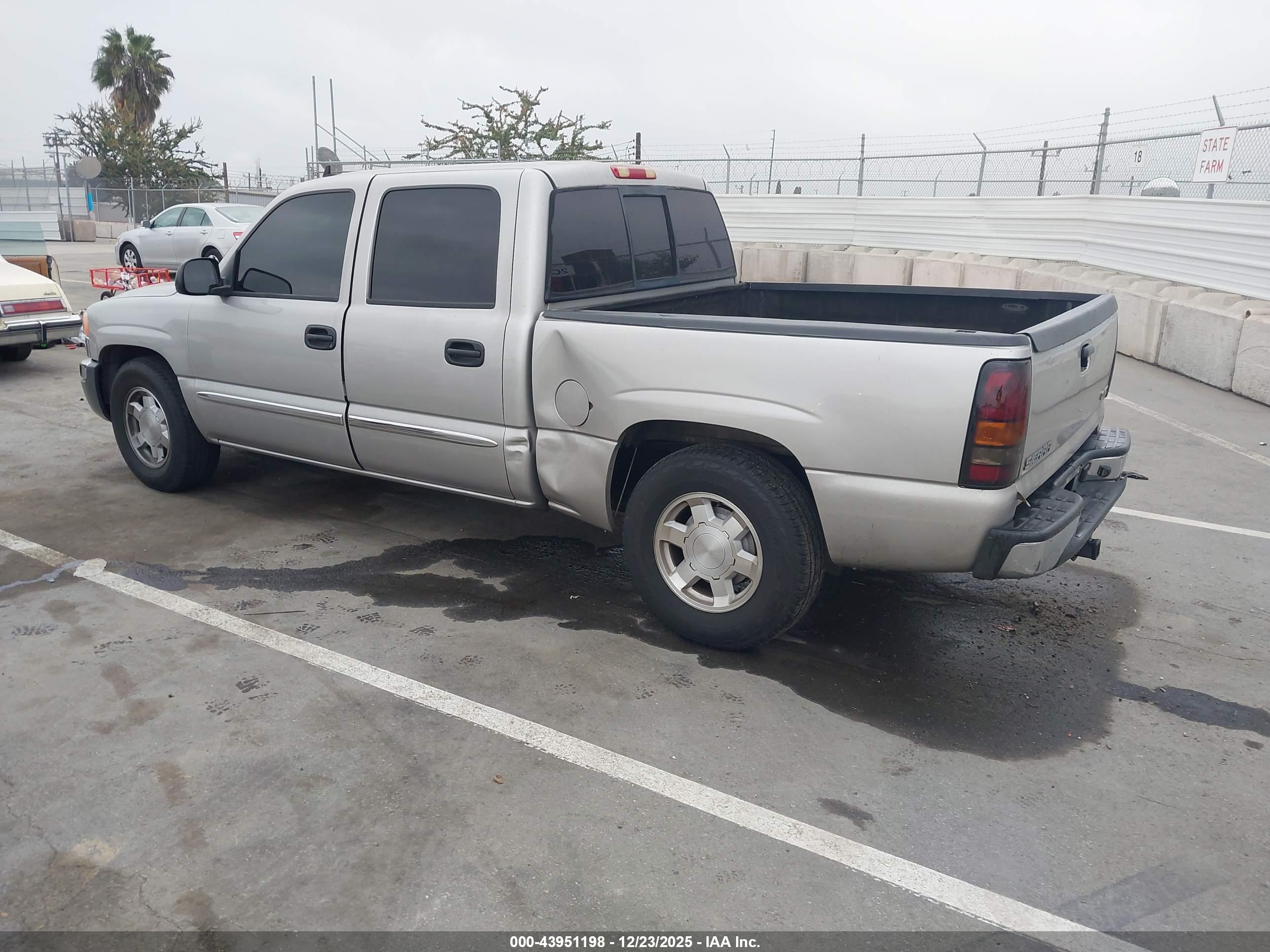 GMC SIERRA image 3