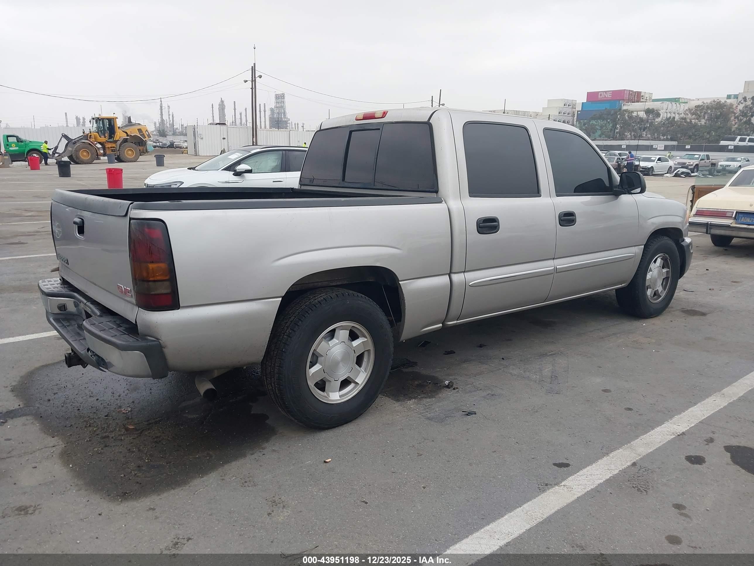 GMC SIERRA image 4