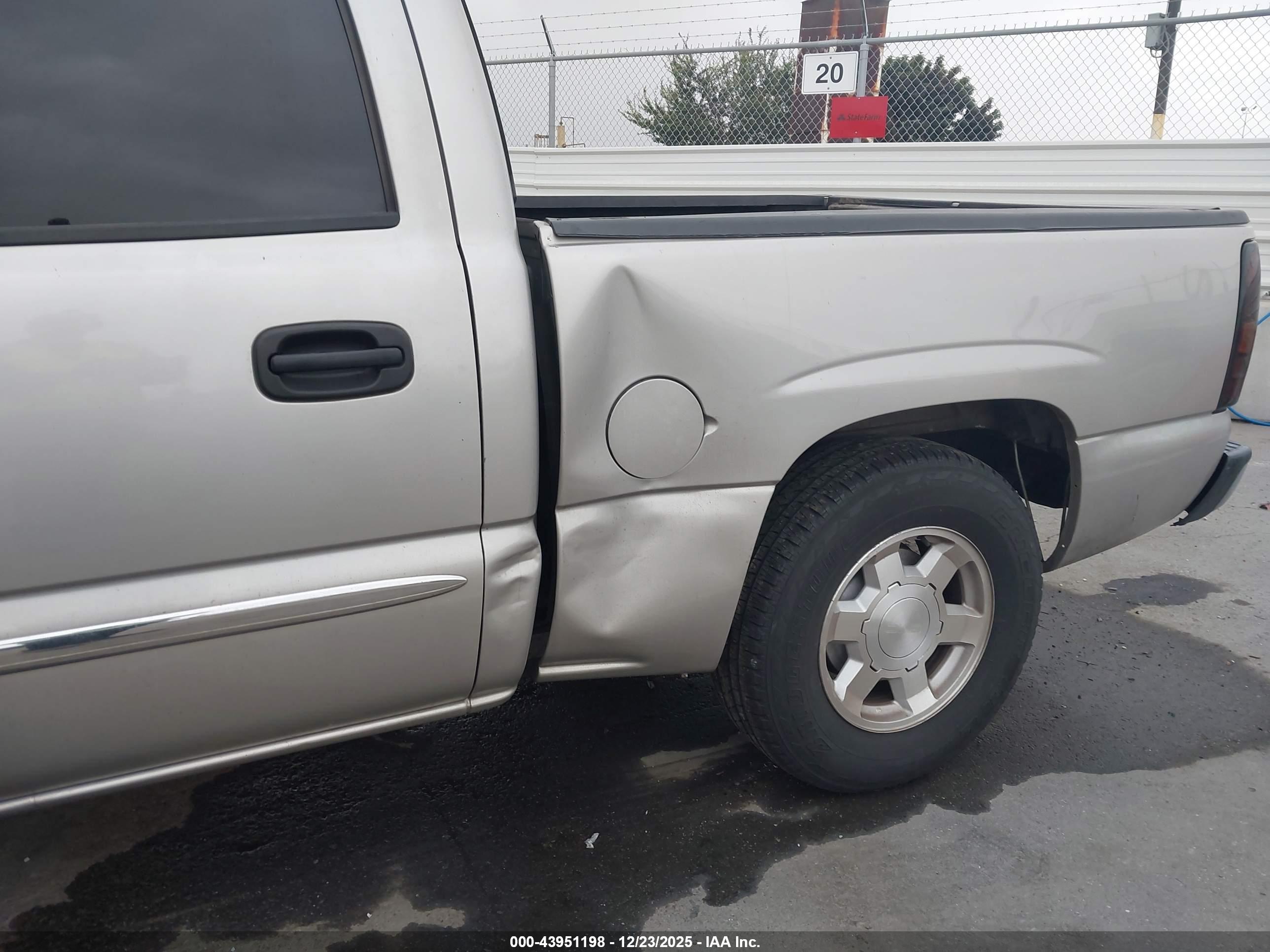 GMC SIERRA image 6