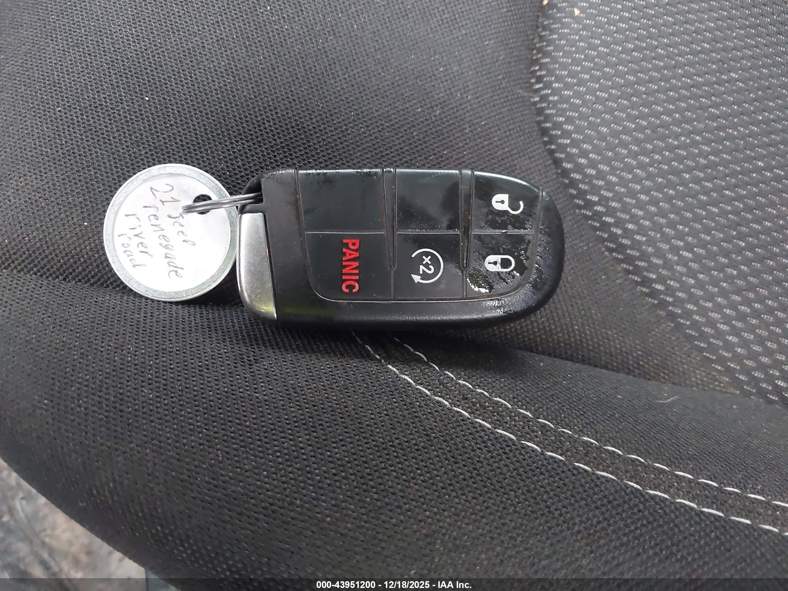 JEEP RENEGADE image 11