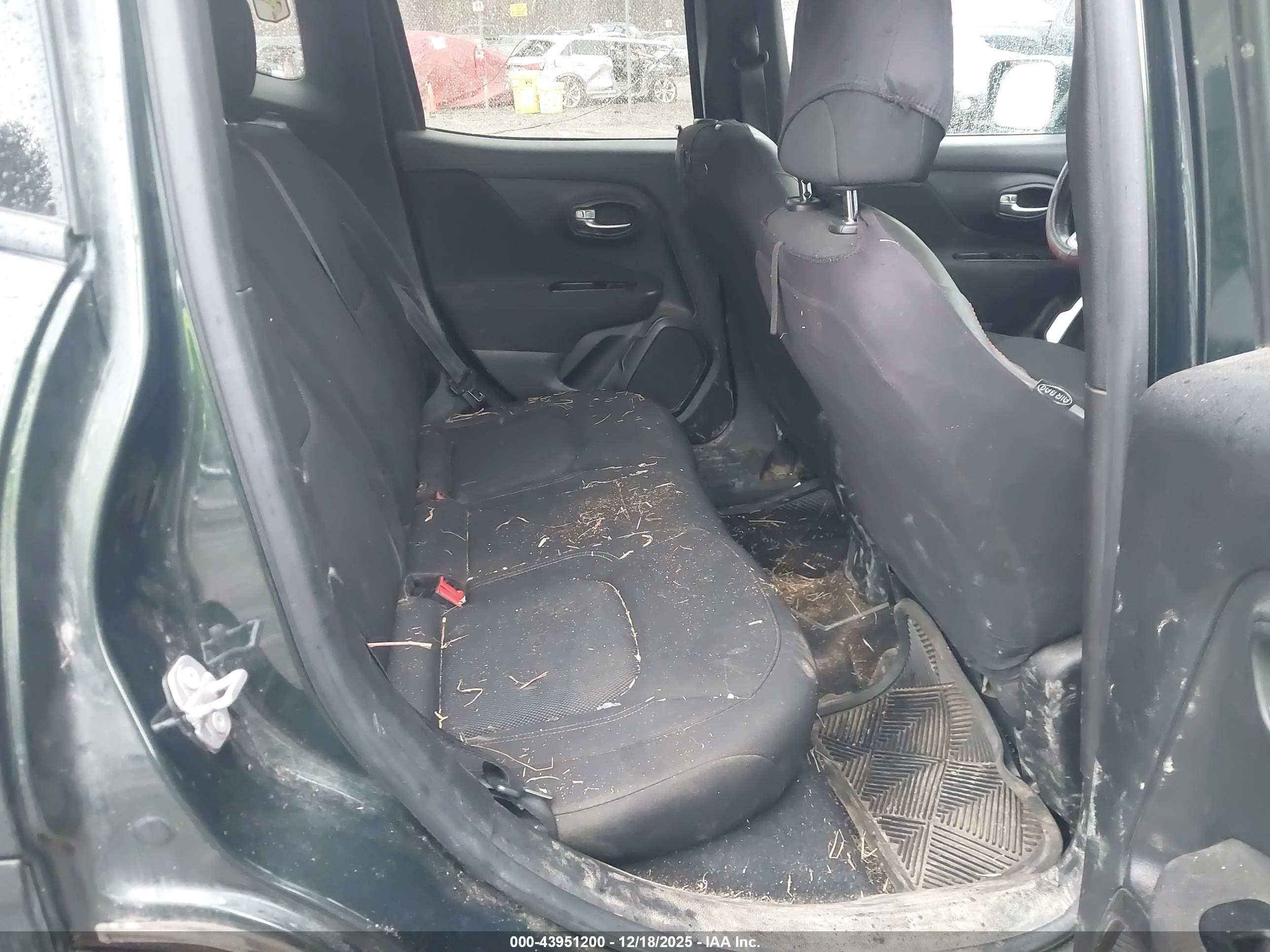 JEEP RENEGADE image 8