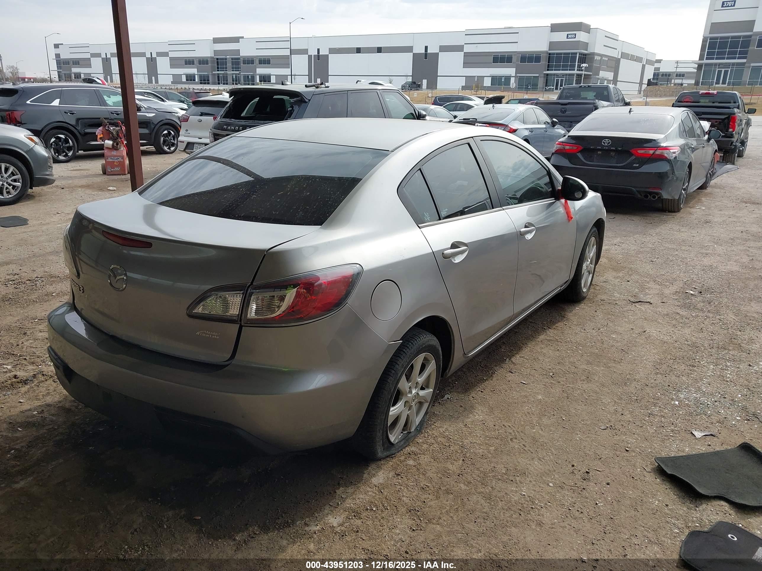MAZDA MAZDA3 image 4