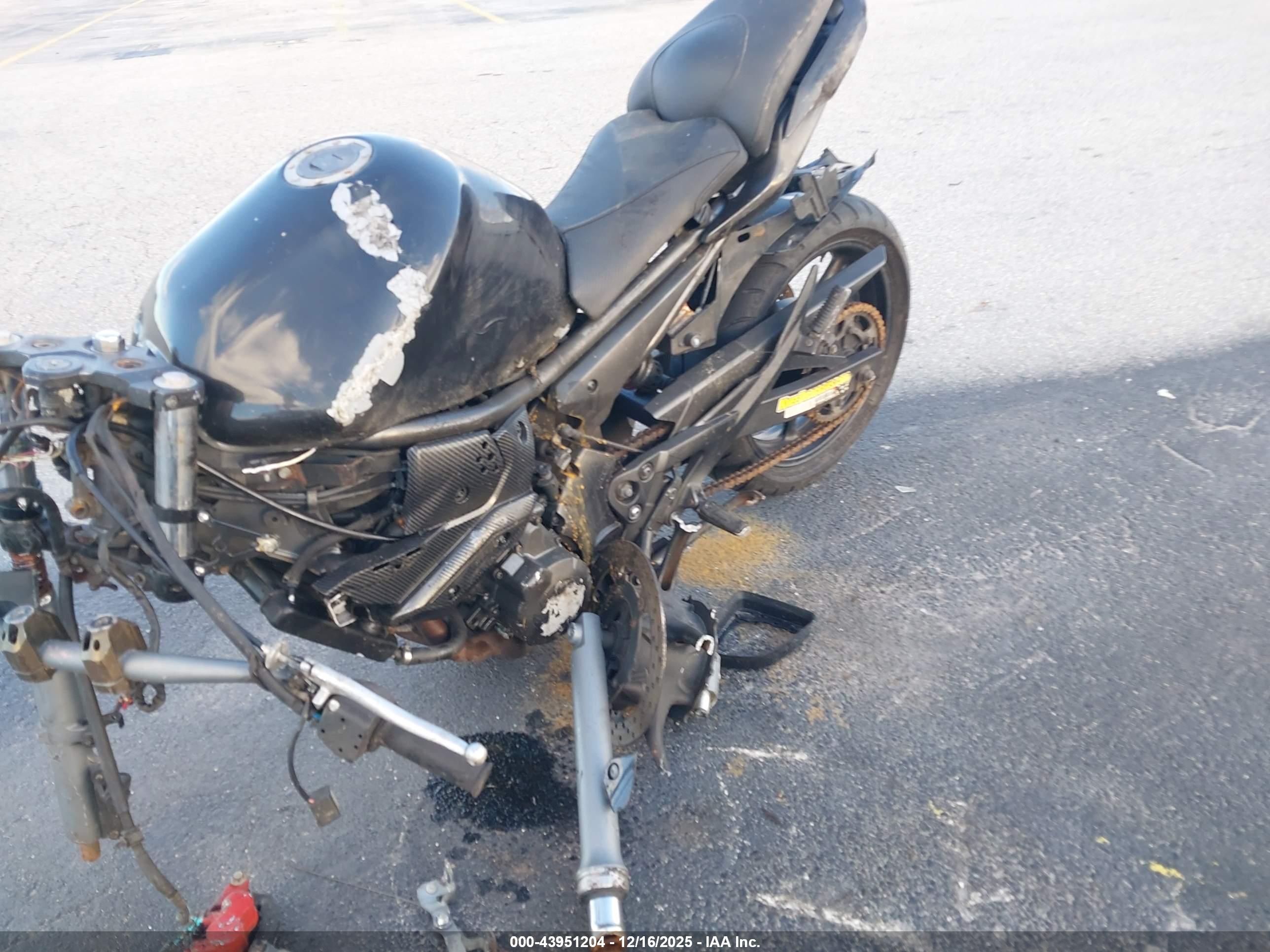 YAMAHA FZ6 image 2