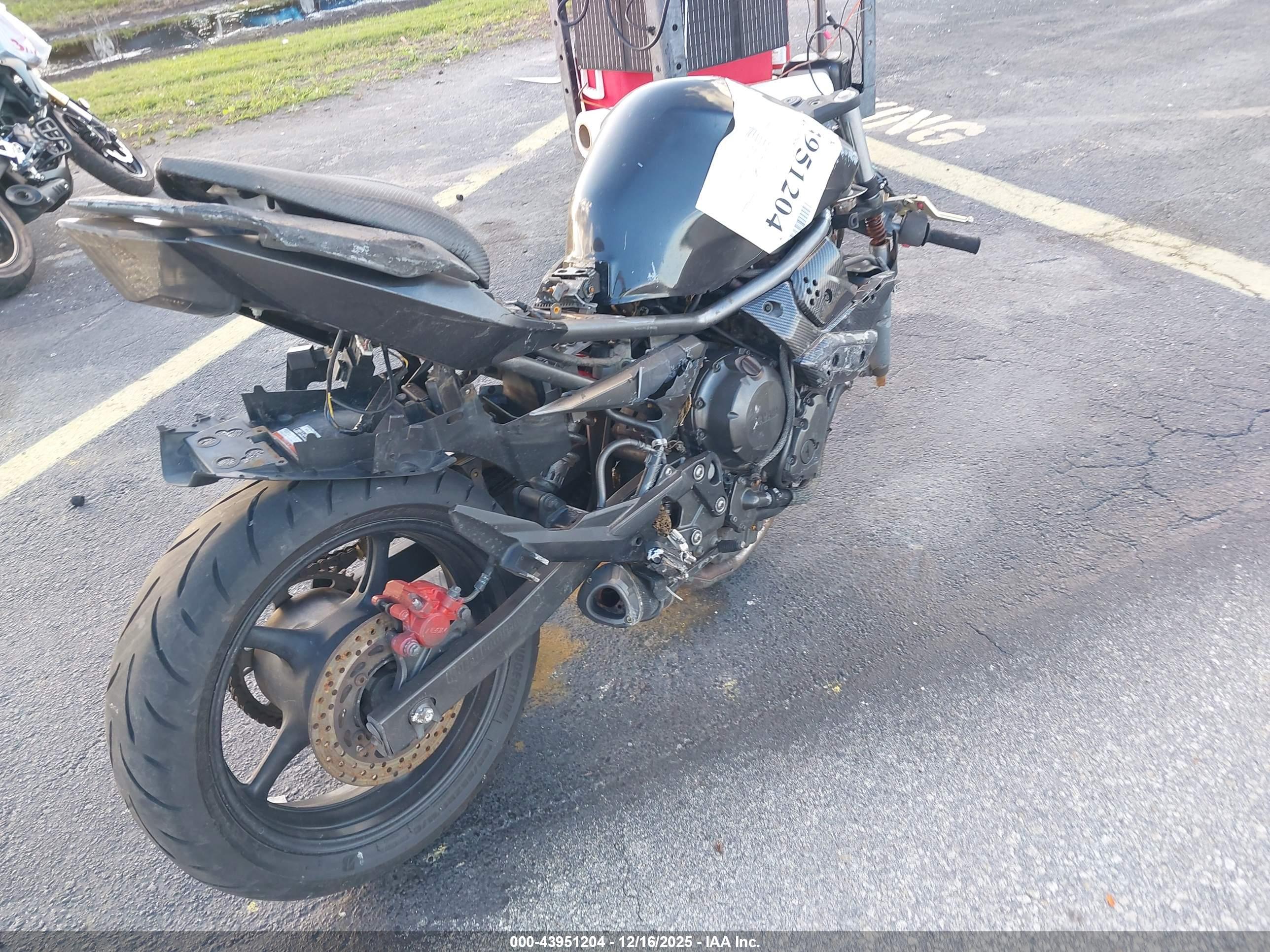 YAMAHA FZ6 image 4