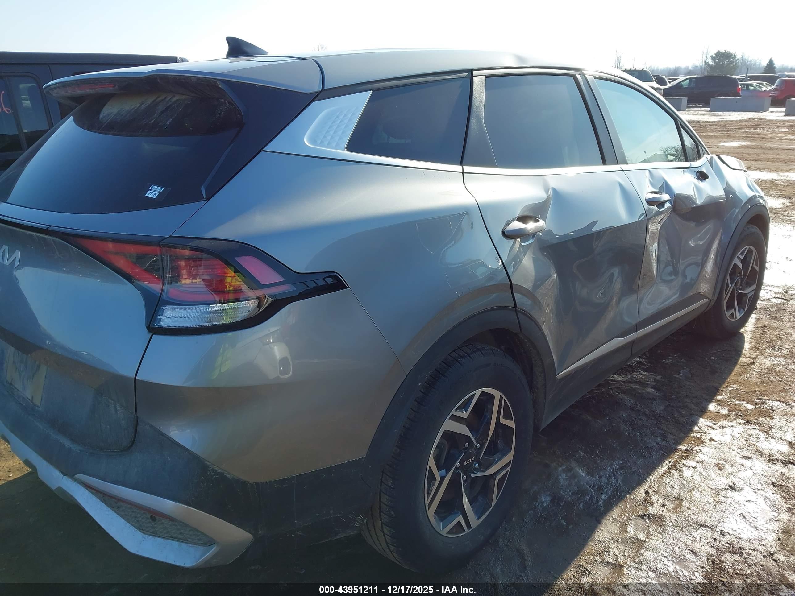 KIA SPORTAGE image 4