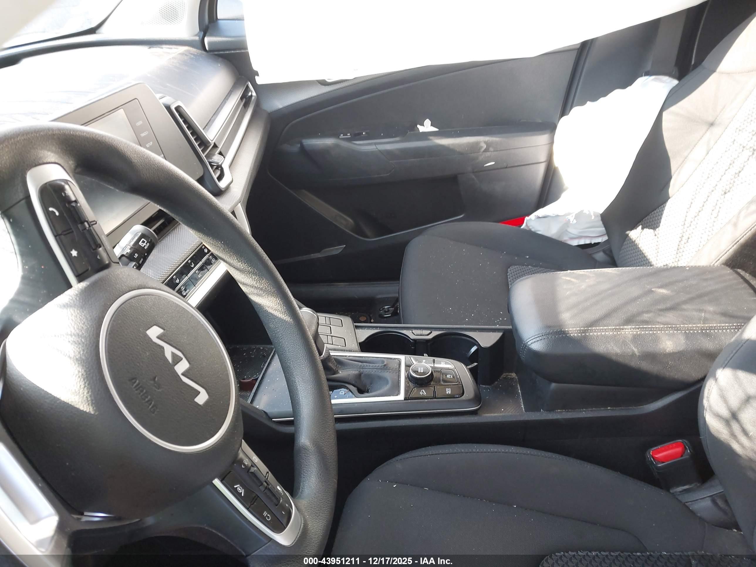 KIA SPORTAGE image 5