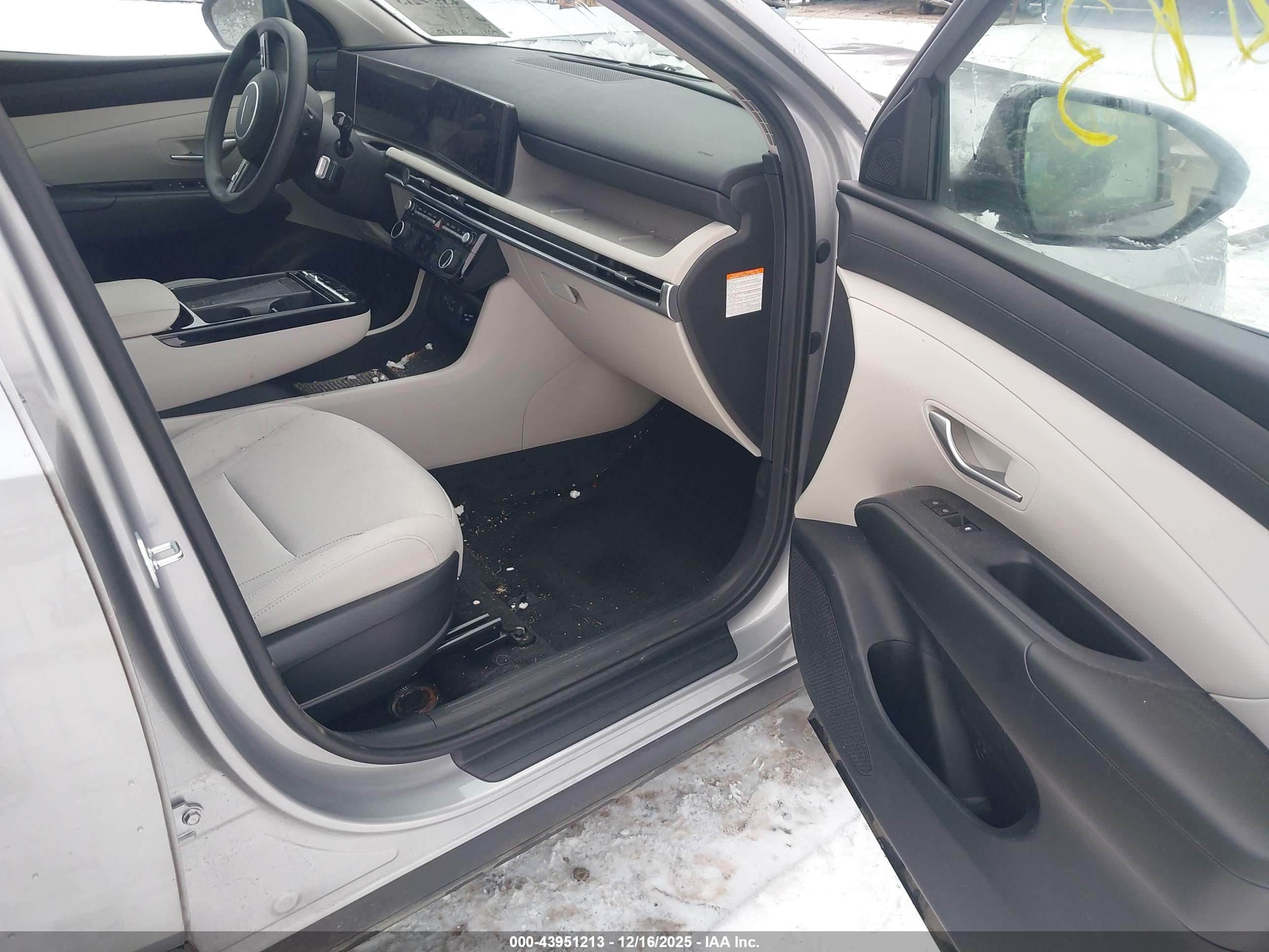 HYUNDAI TUCSON image 5