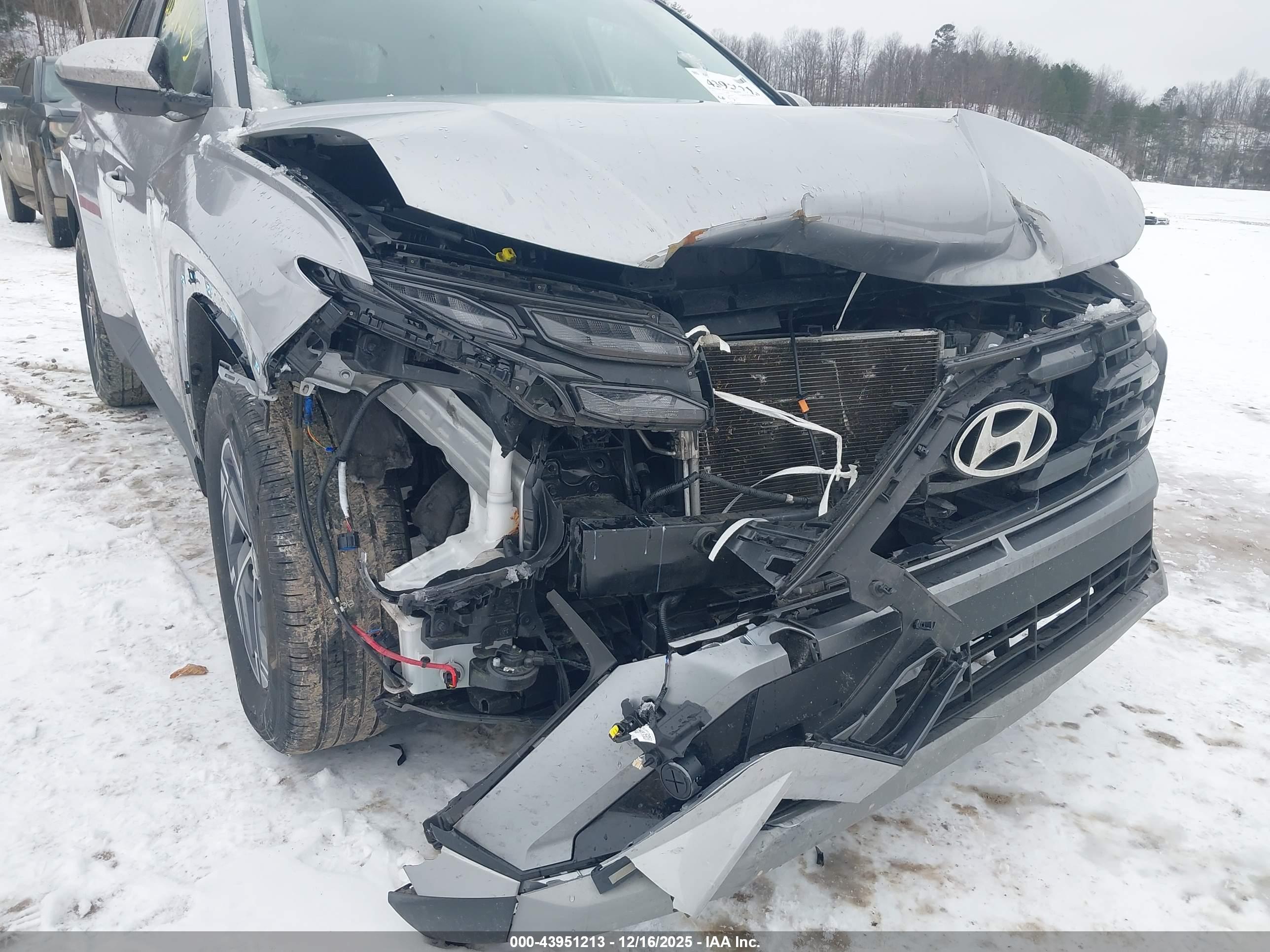 HYUNDAI TUCSON image 6