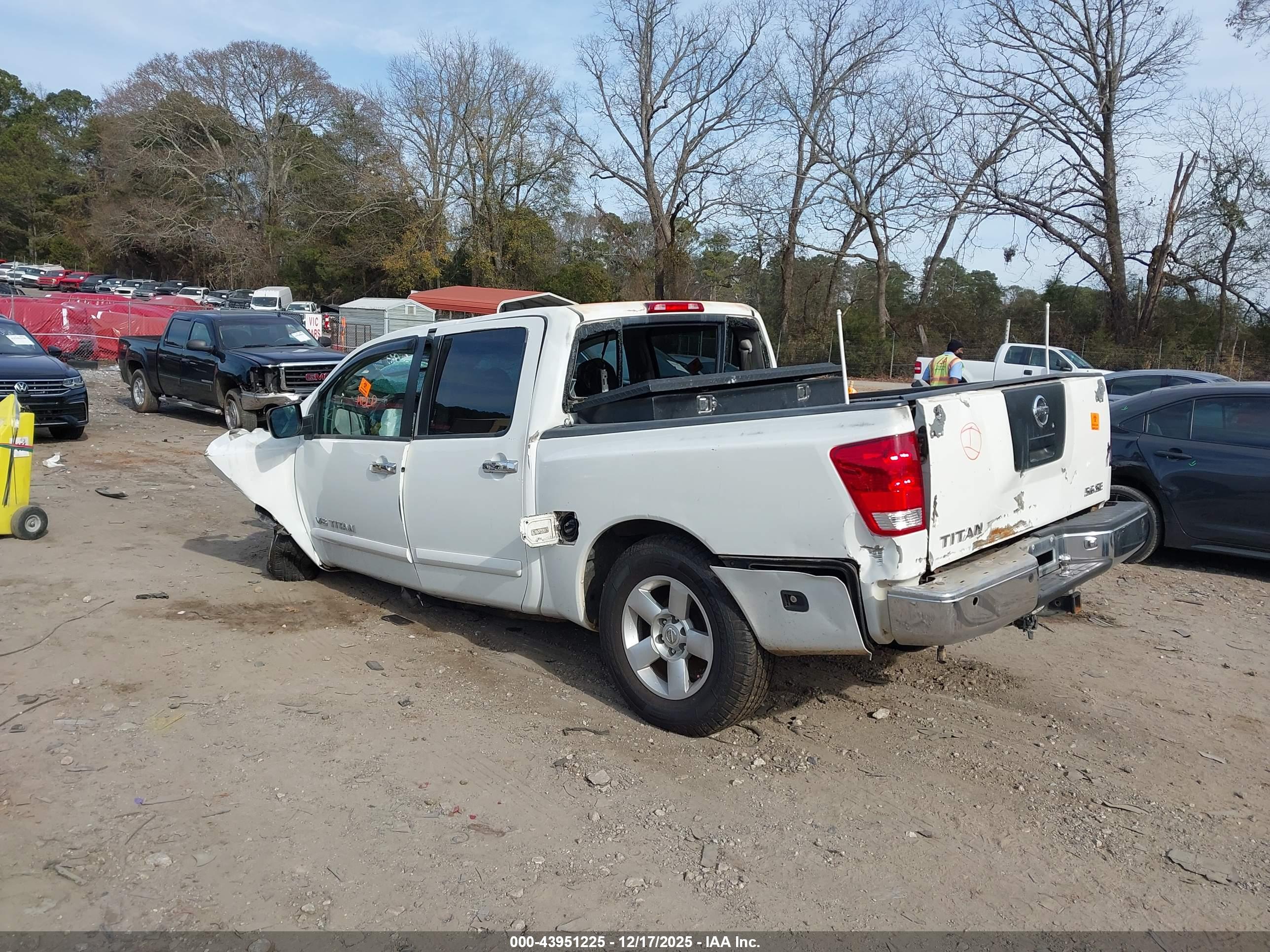 NISSAN TITAN image 3