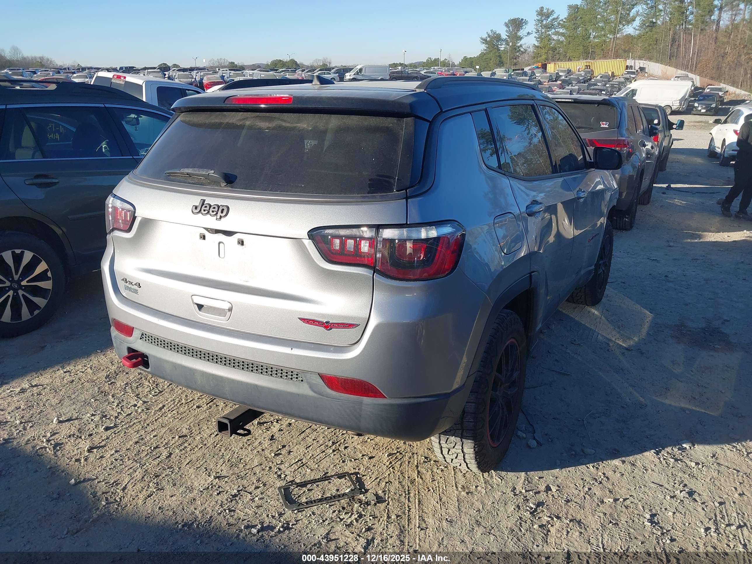 JEEP COMPASS image 4