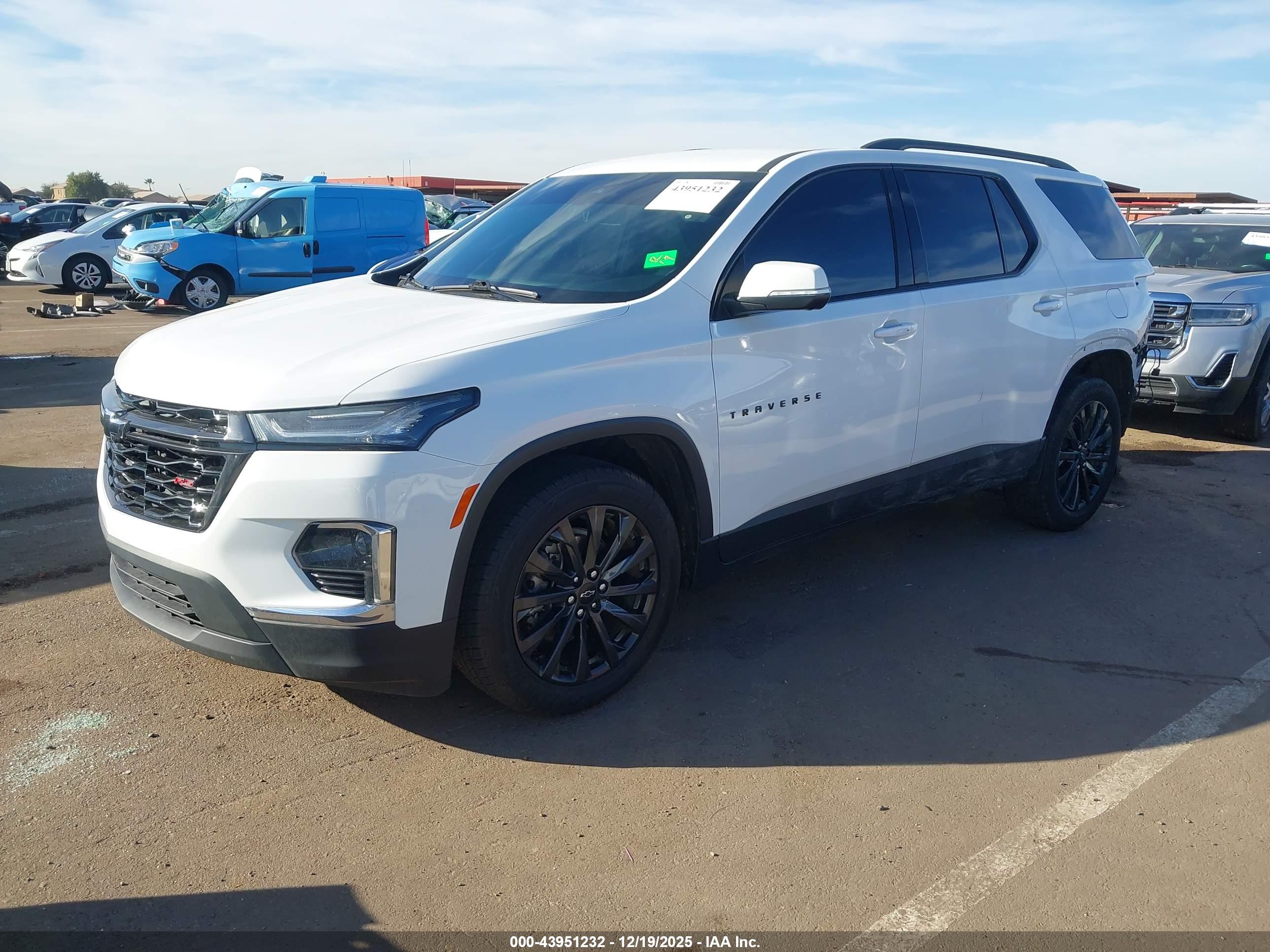 CHEVROLET TRAVERSE image 2