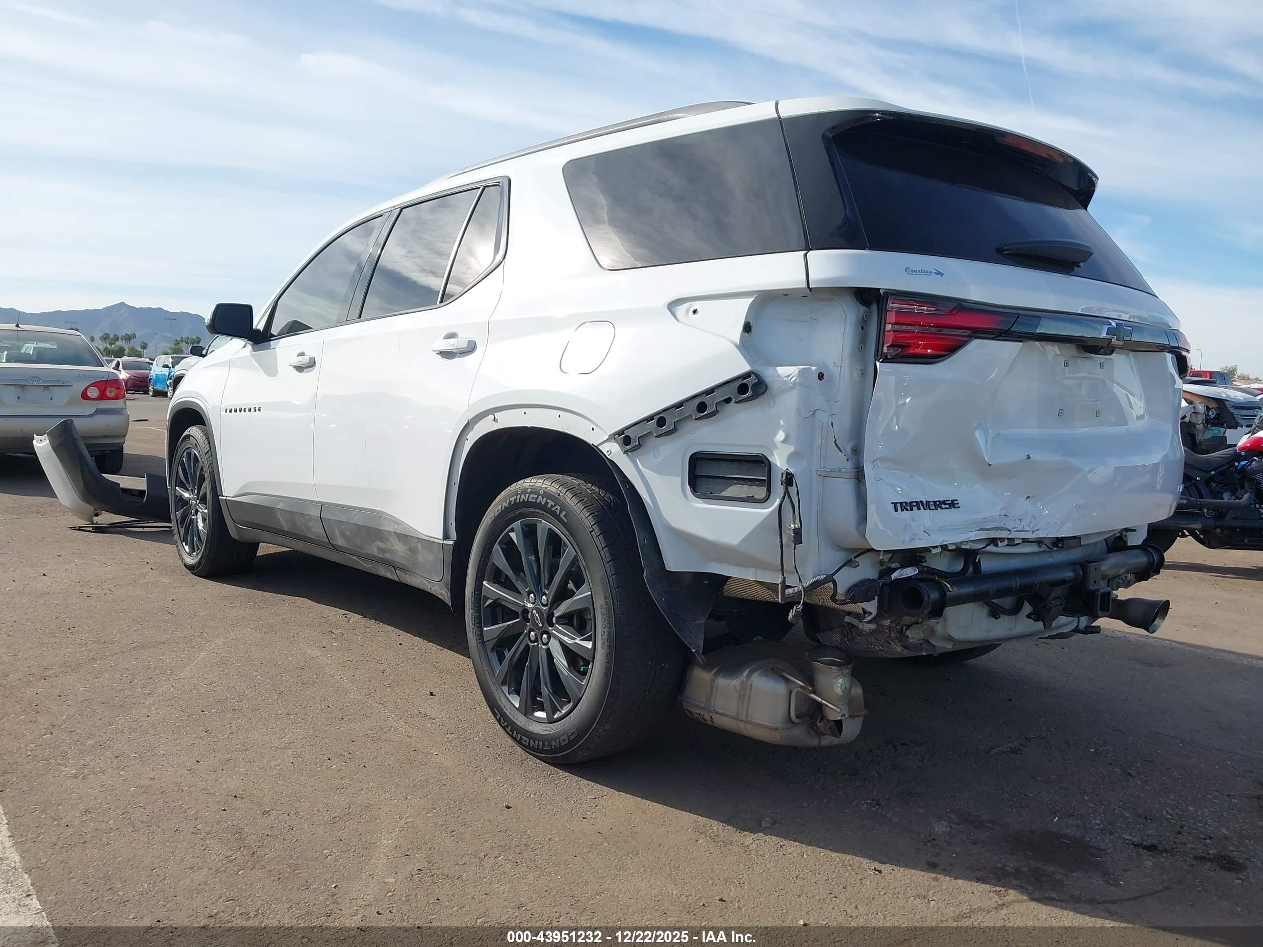 CHEVROLET TRAVERSE image 3