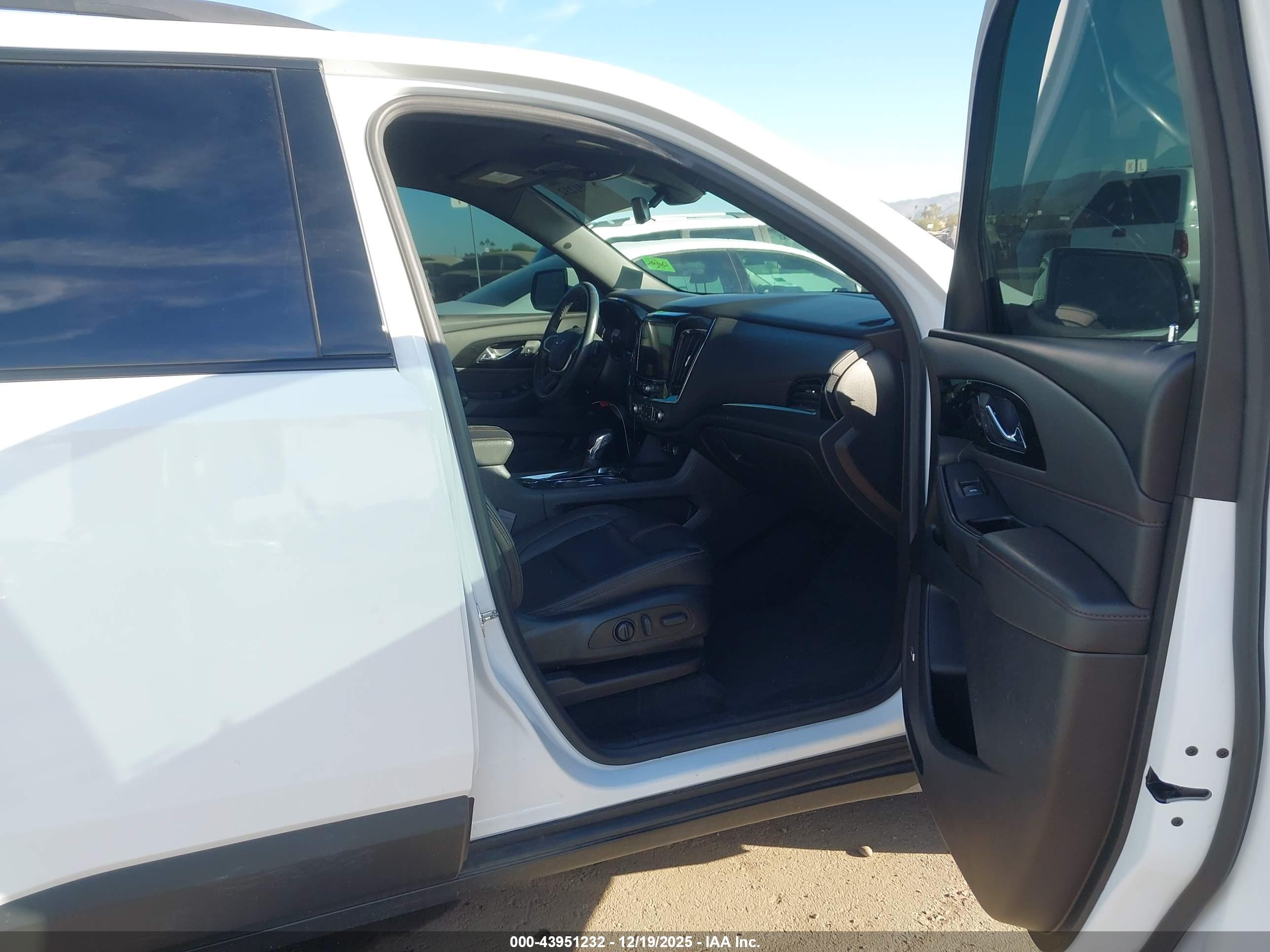 CHEVROLET TRAVERSE image 5
