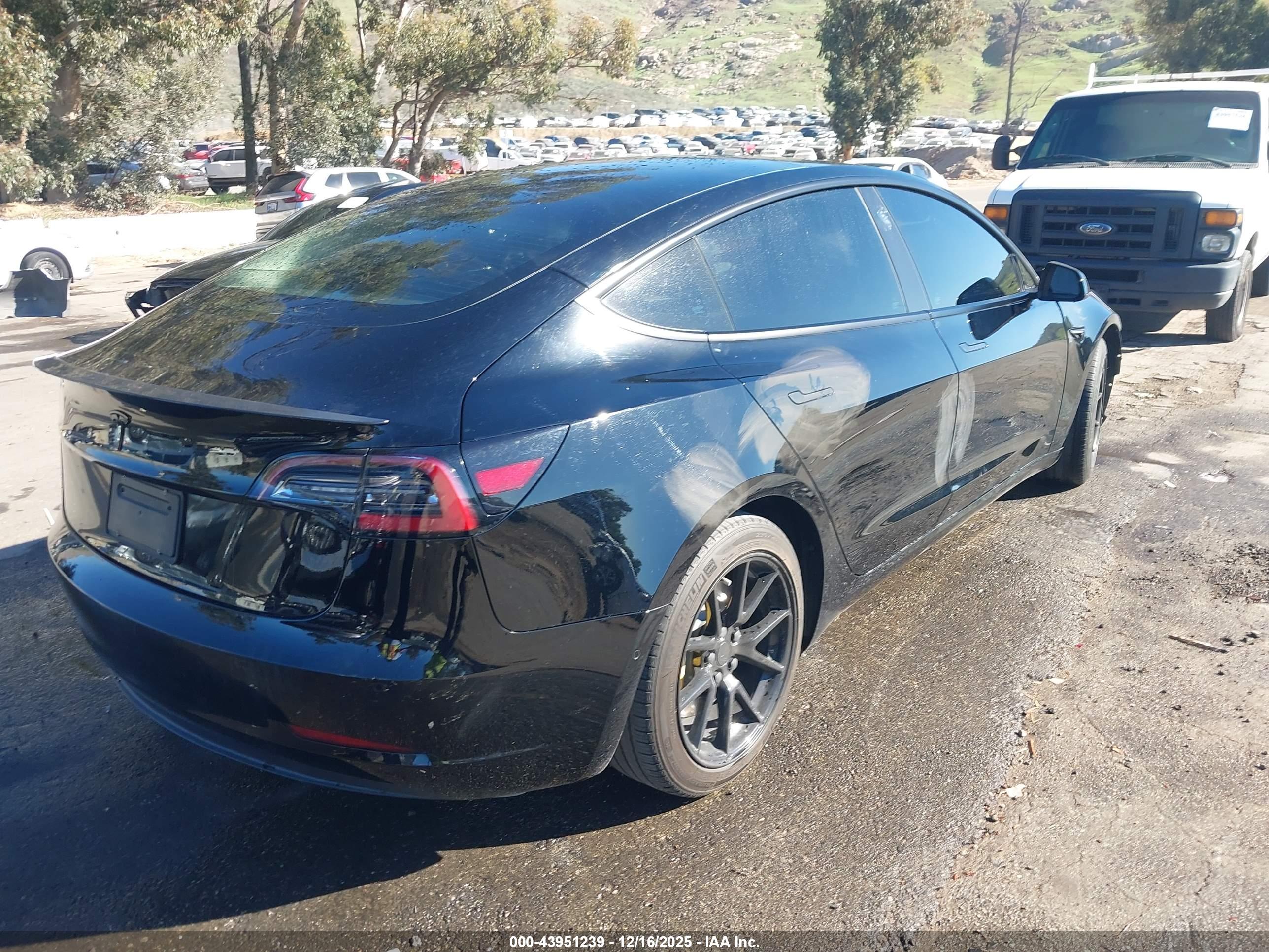 TESLA MODEL image 4