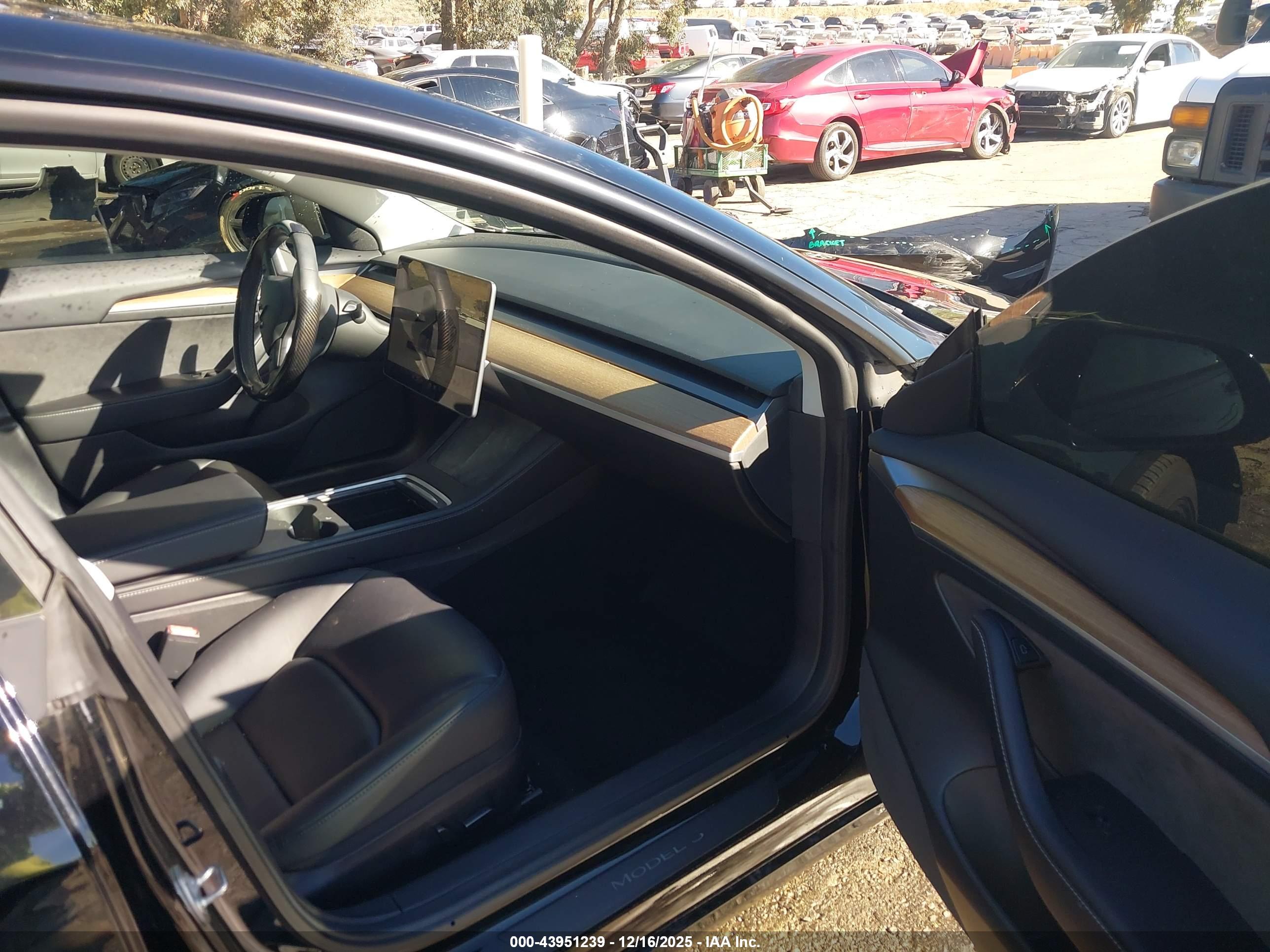 TESLA MODEL image 5