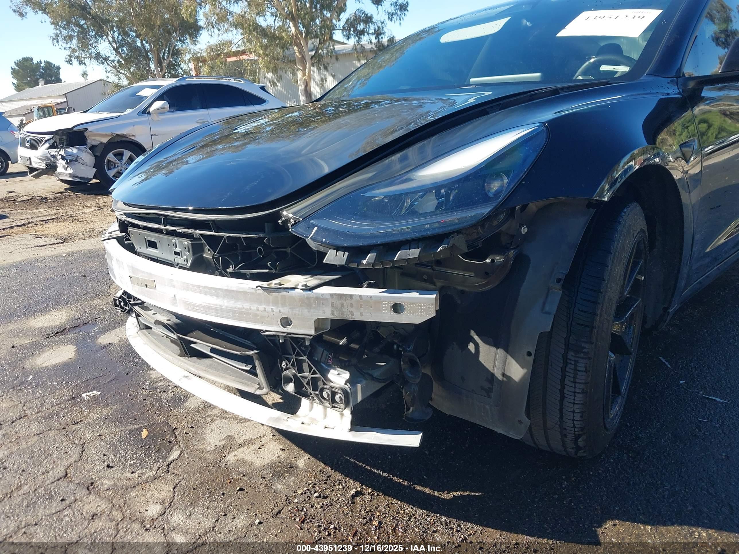 TESLA MODEL image 6