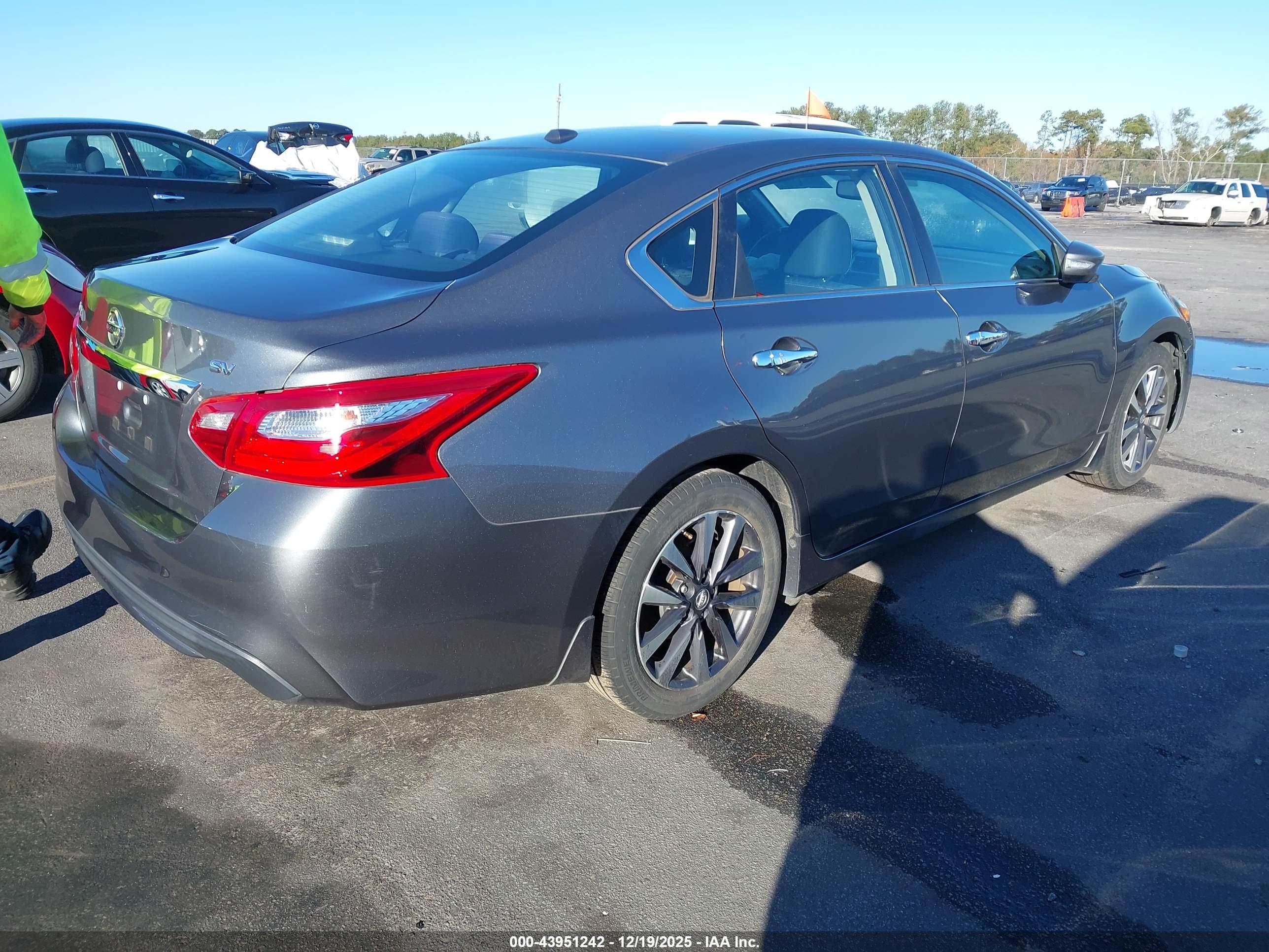 NISSAN ALTIMA image 4
