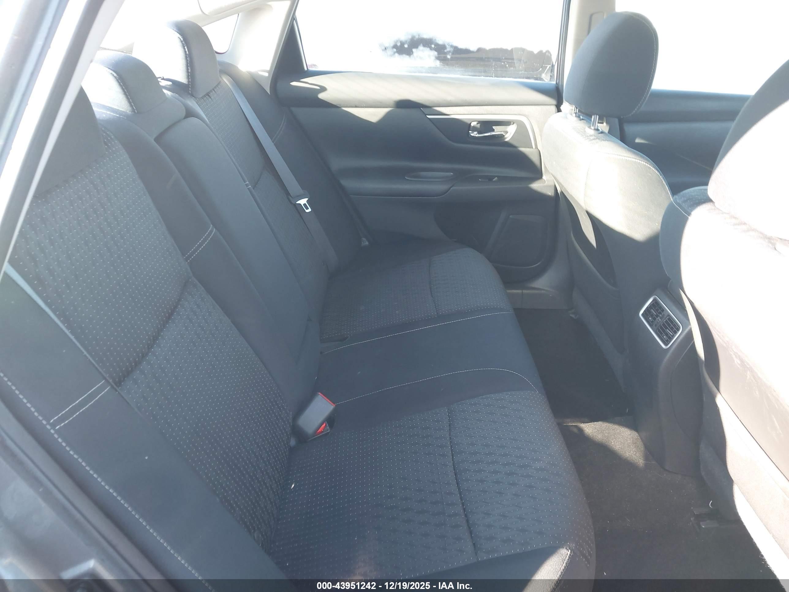 NISSAN ALTIMA image 8