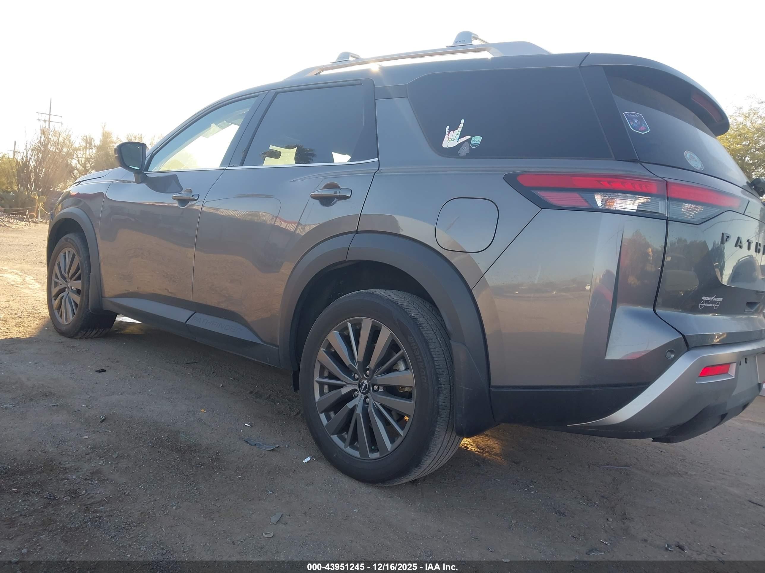 NISSAN PATHFINDER image 3
