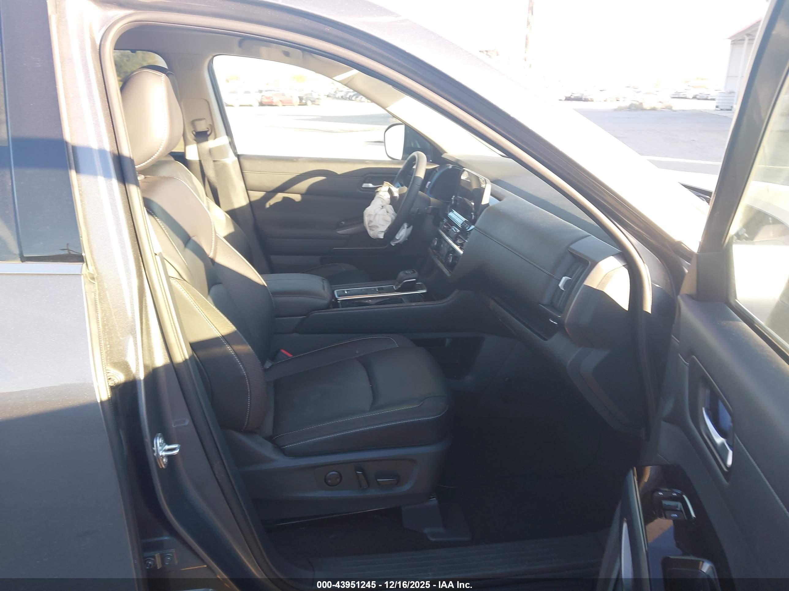NISSAN PATHFINDER image 5