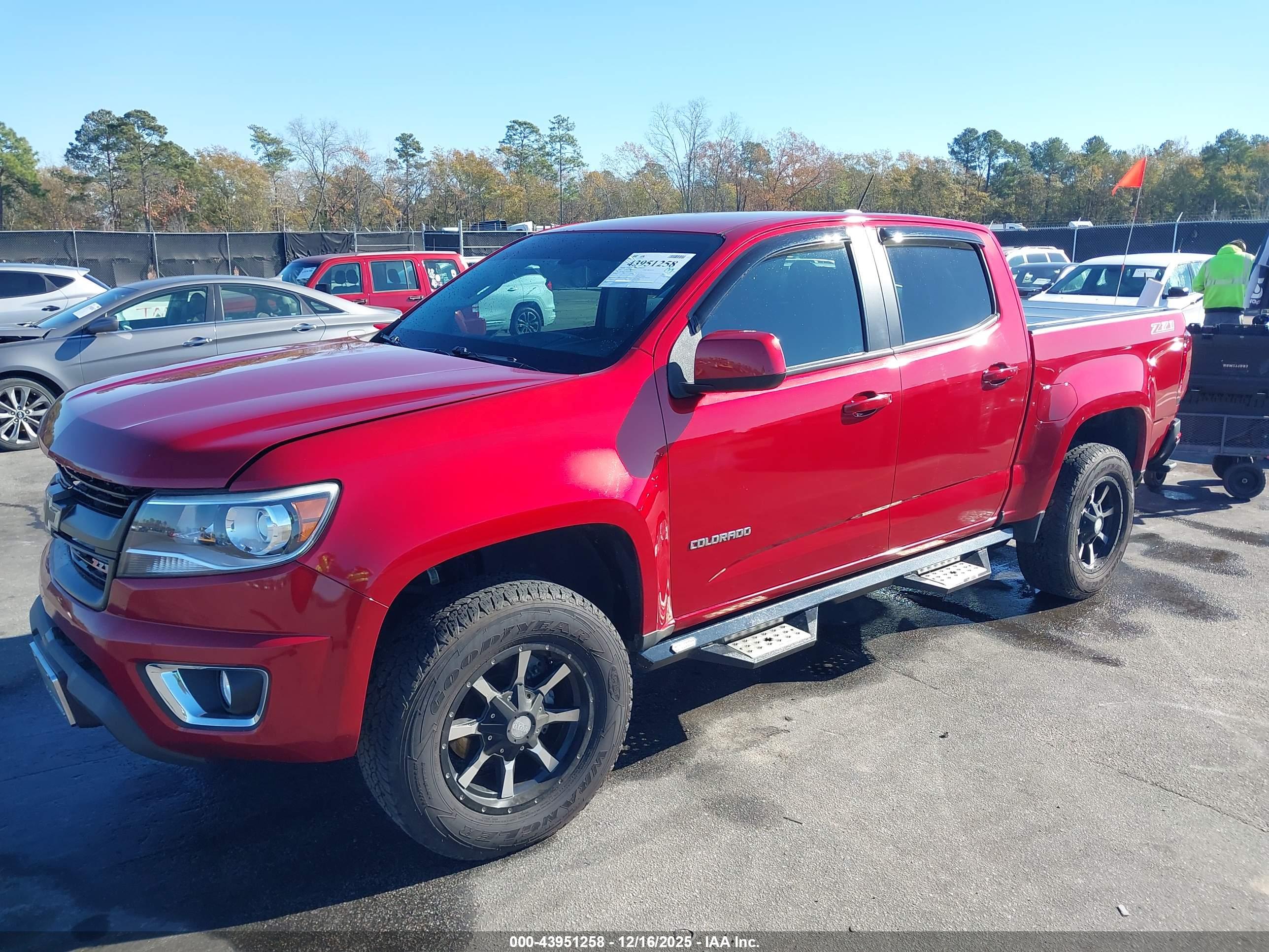 CHEVROLET COLORADO image 2