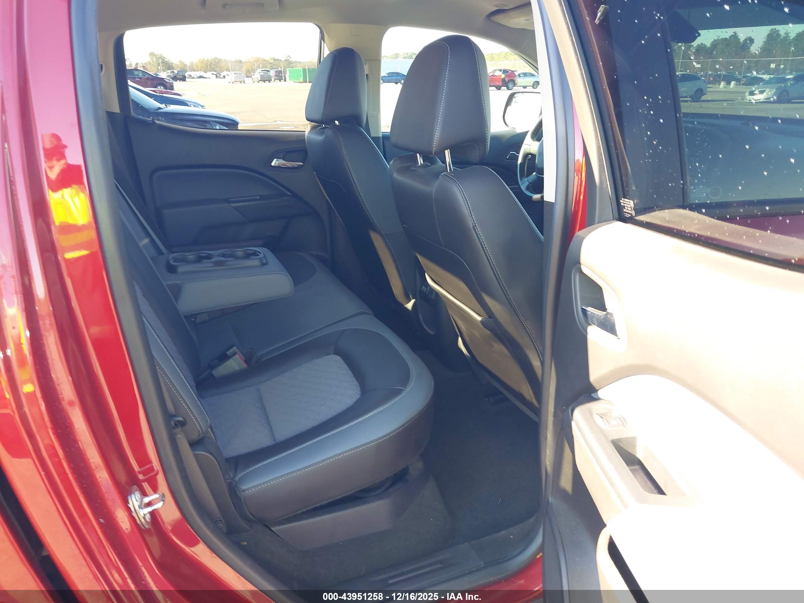 CHEVROLET COLORADO image 8