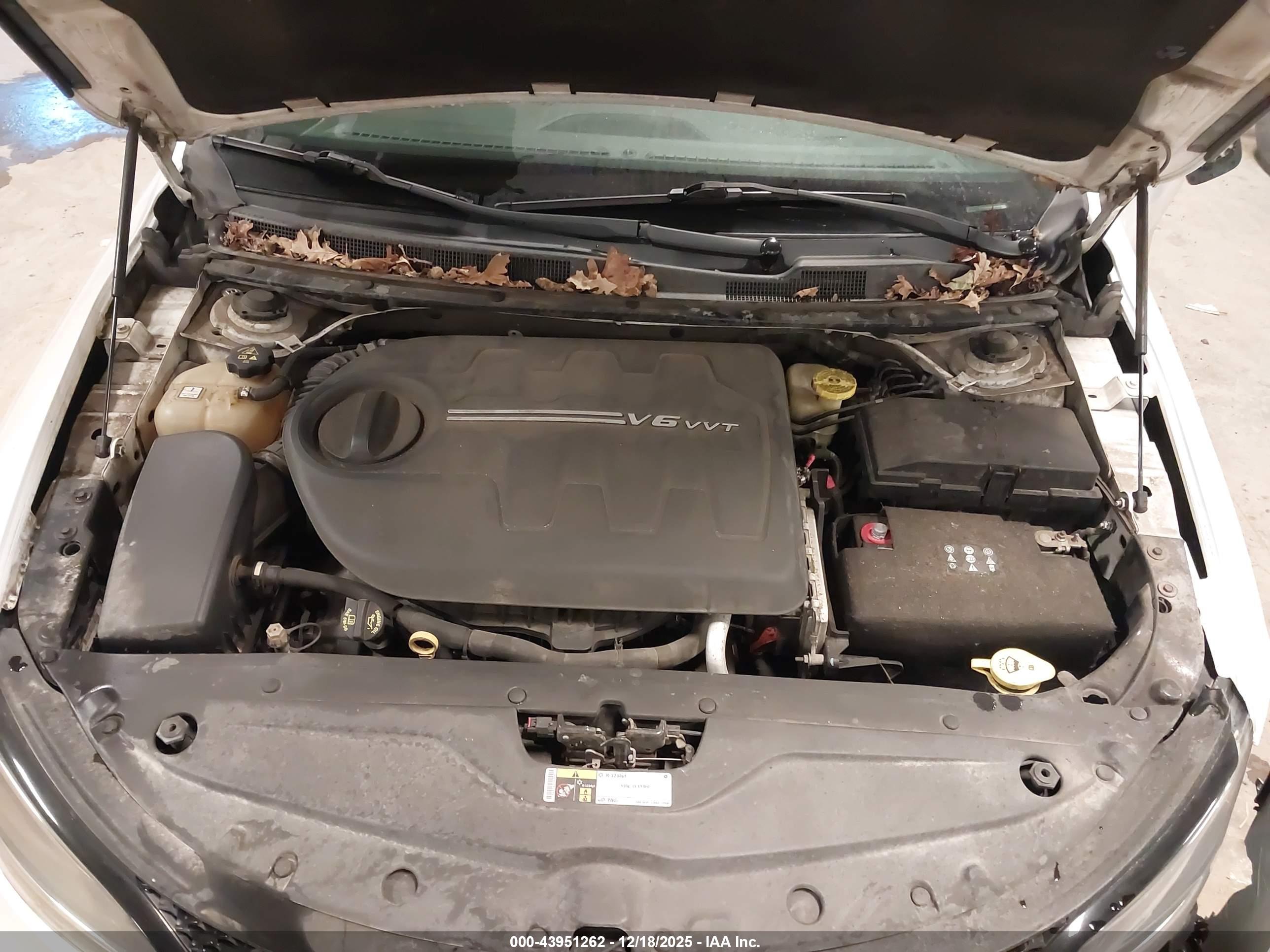 CHRYSLER 200 image 10