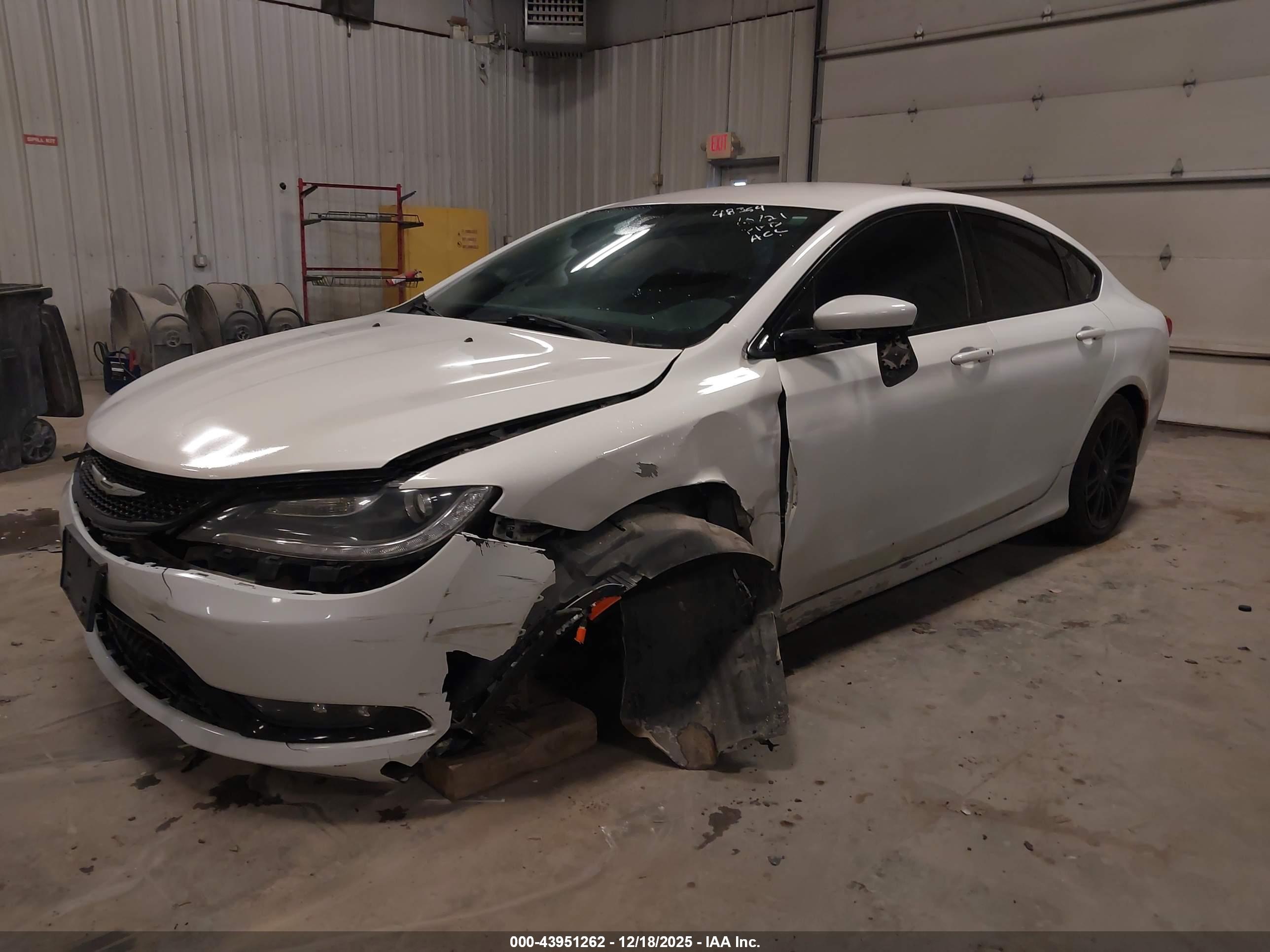 CHRYSLER 200 image 2
