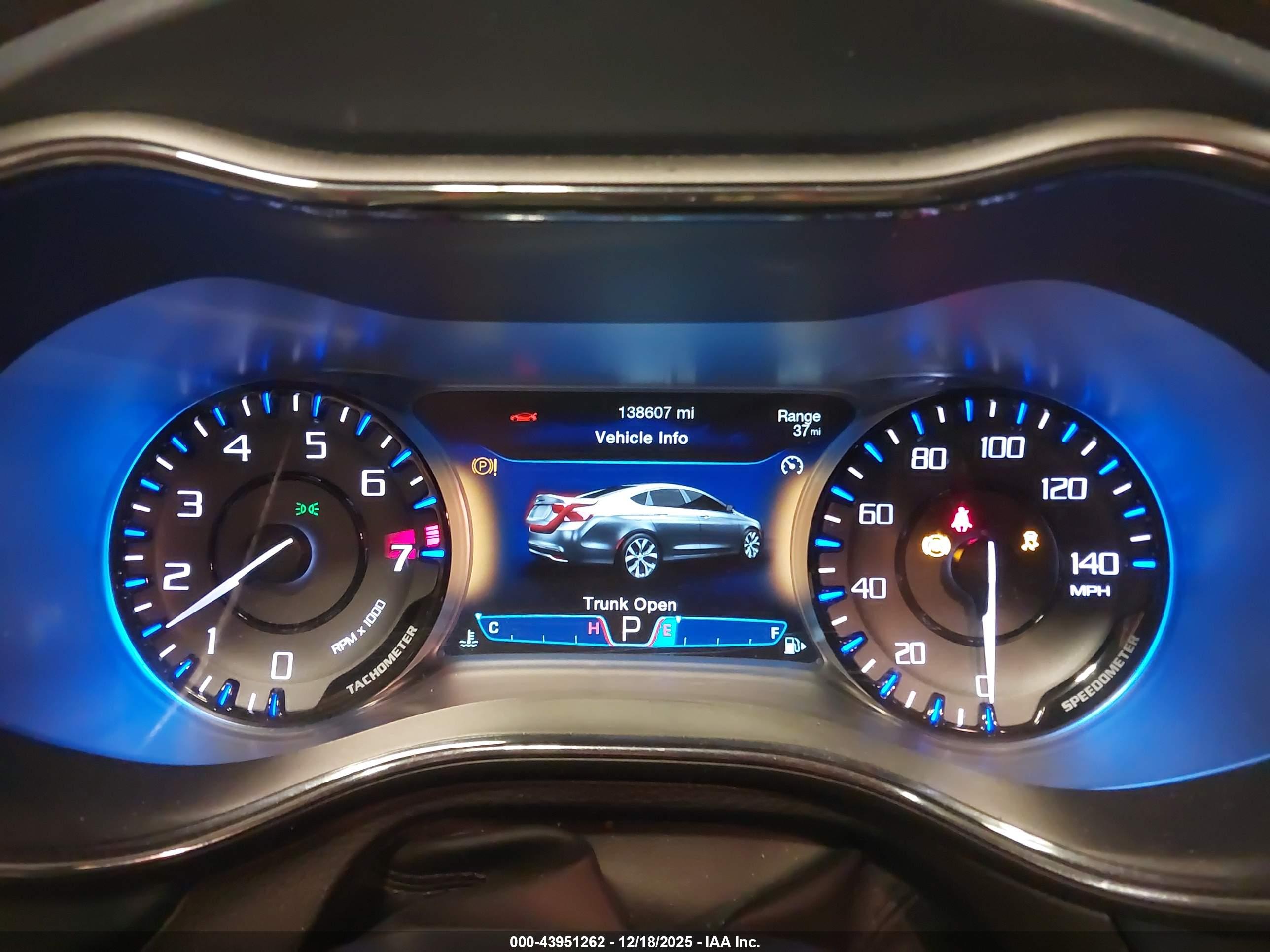 CHRYSLER 200 image 7