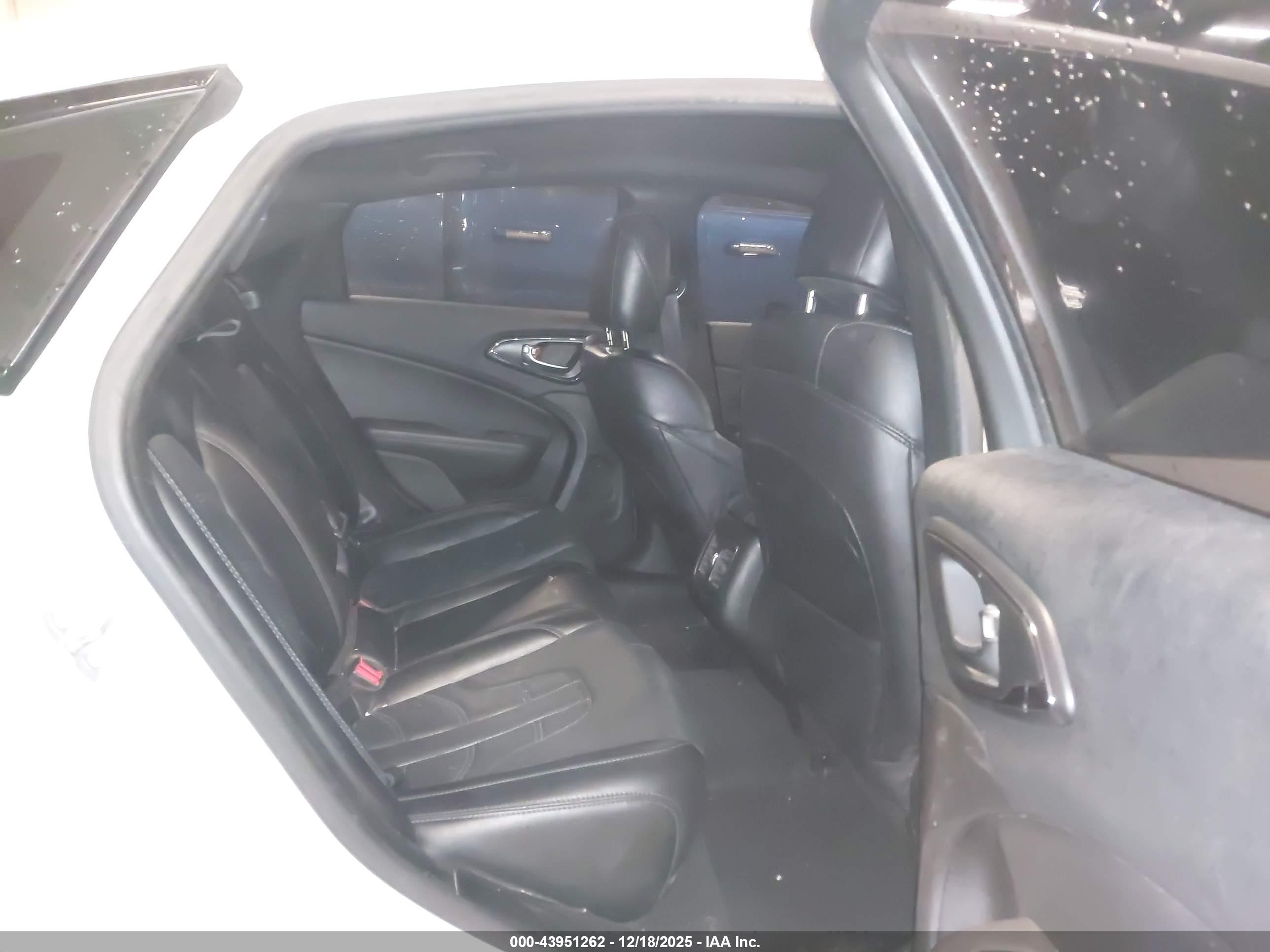 CHRYSLER 200 image 8