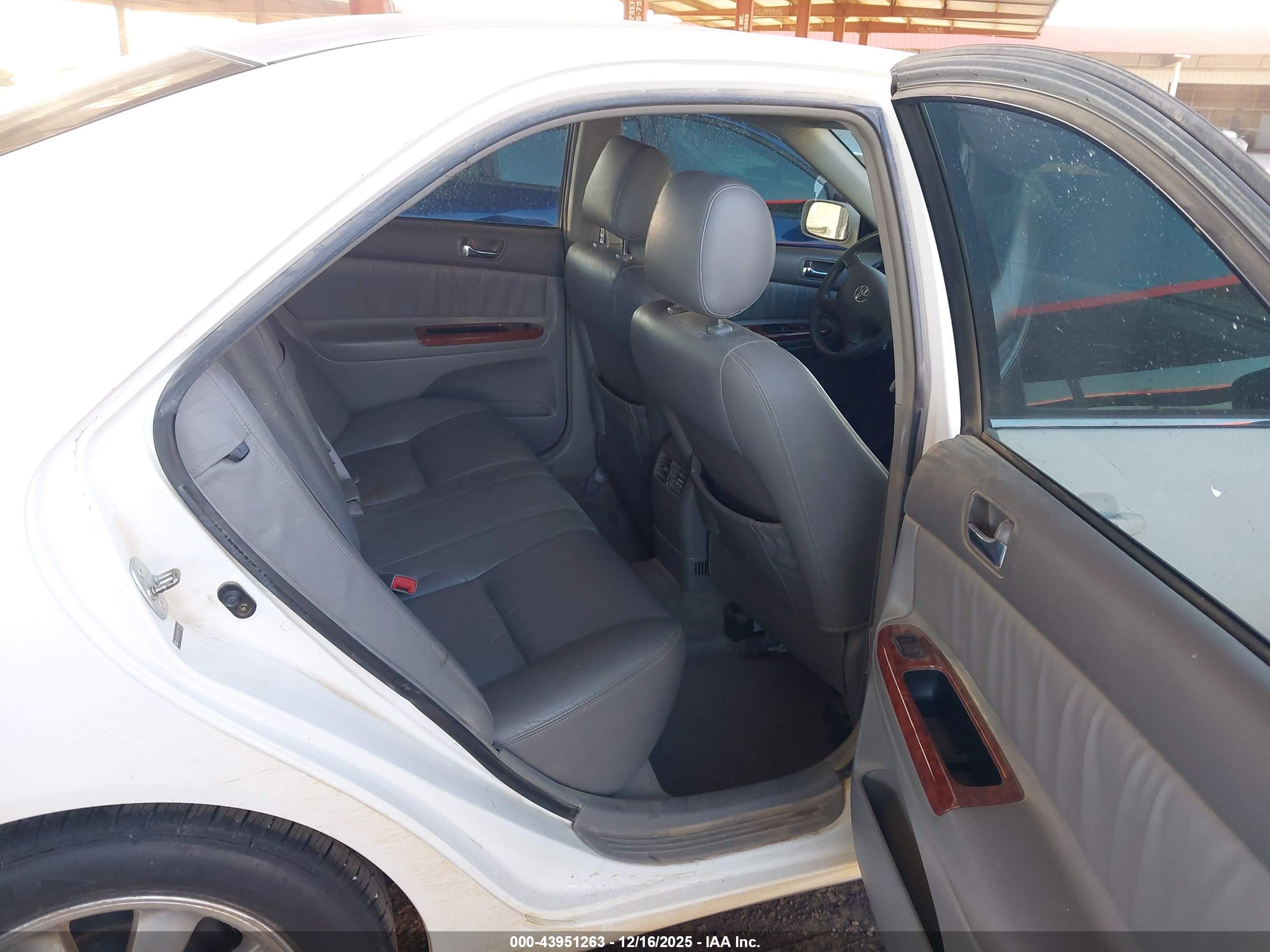 TOYOTA CAMRY image 8