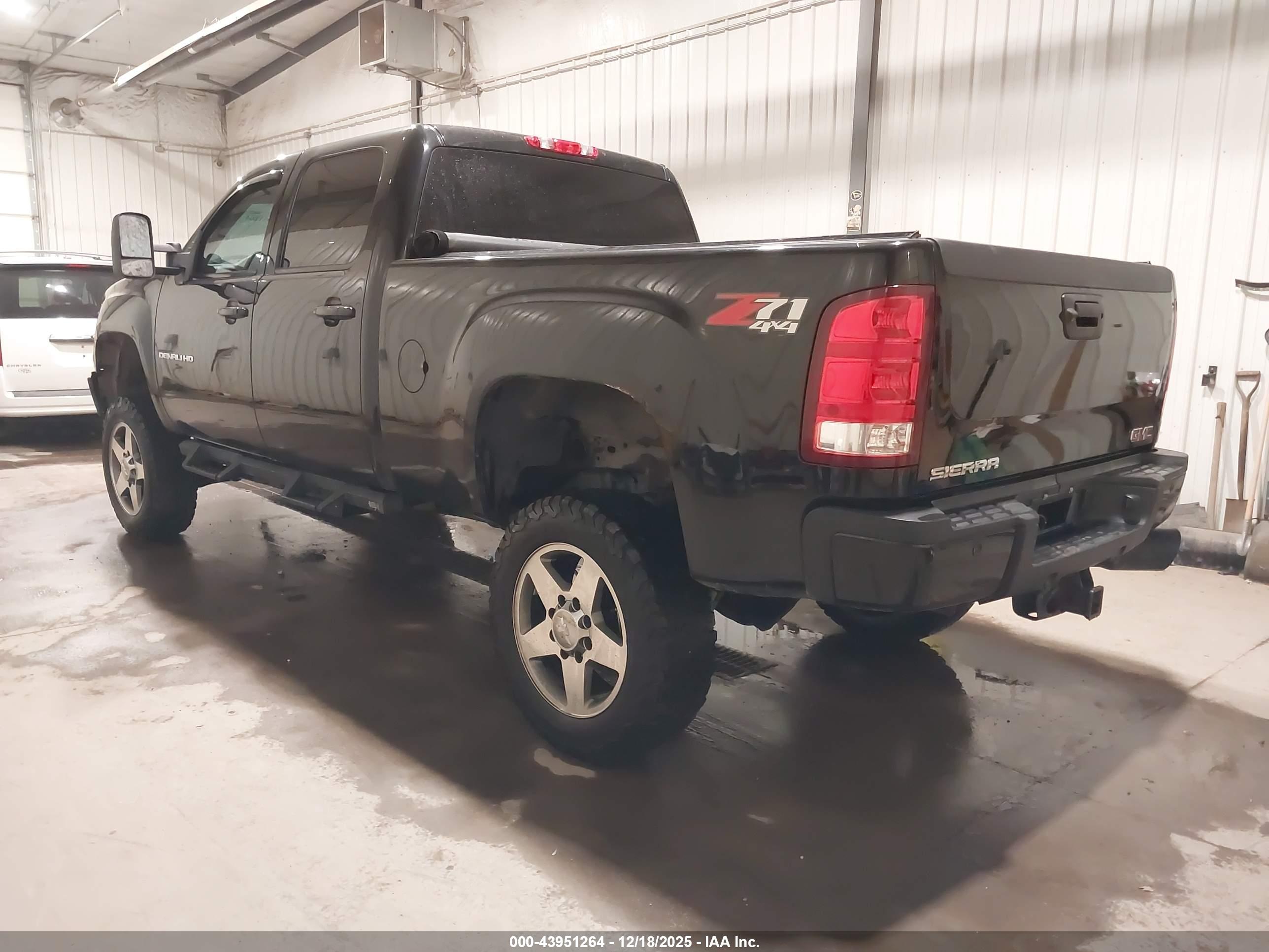 GMC SIERRA image 3