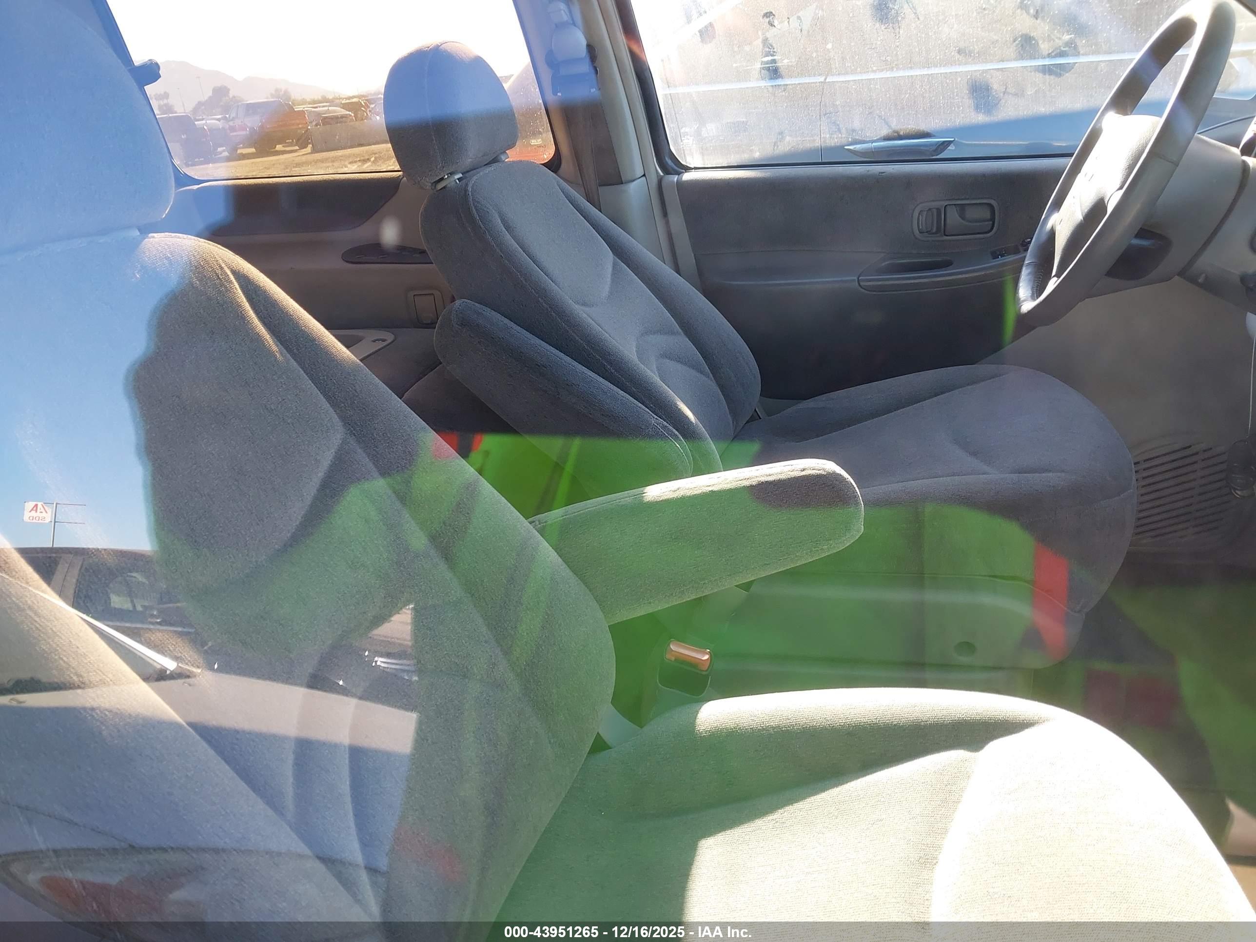 NISSAN QUEST image 5