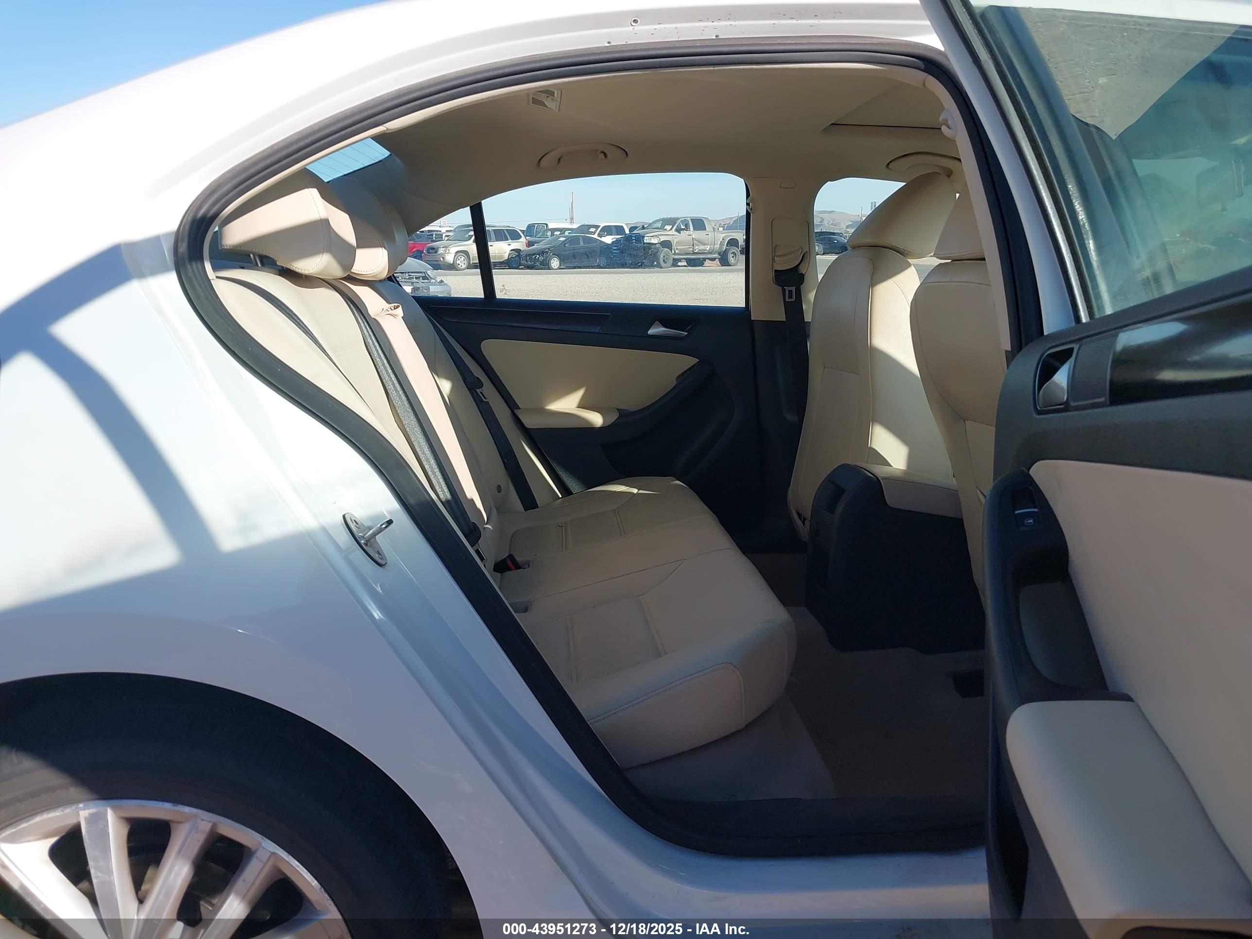 VOLKSWAGEN JETTA image 8