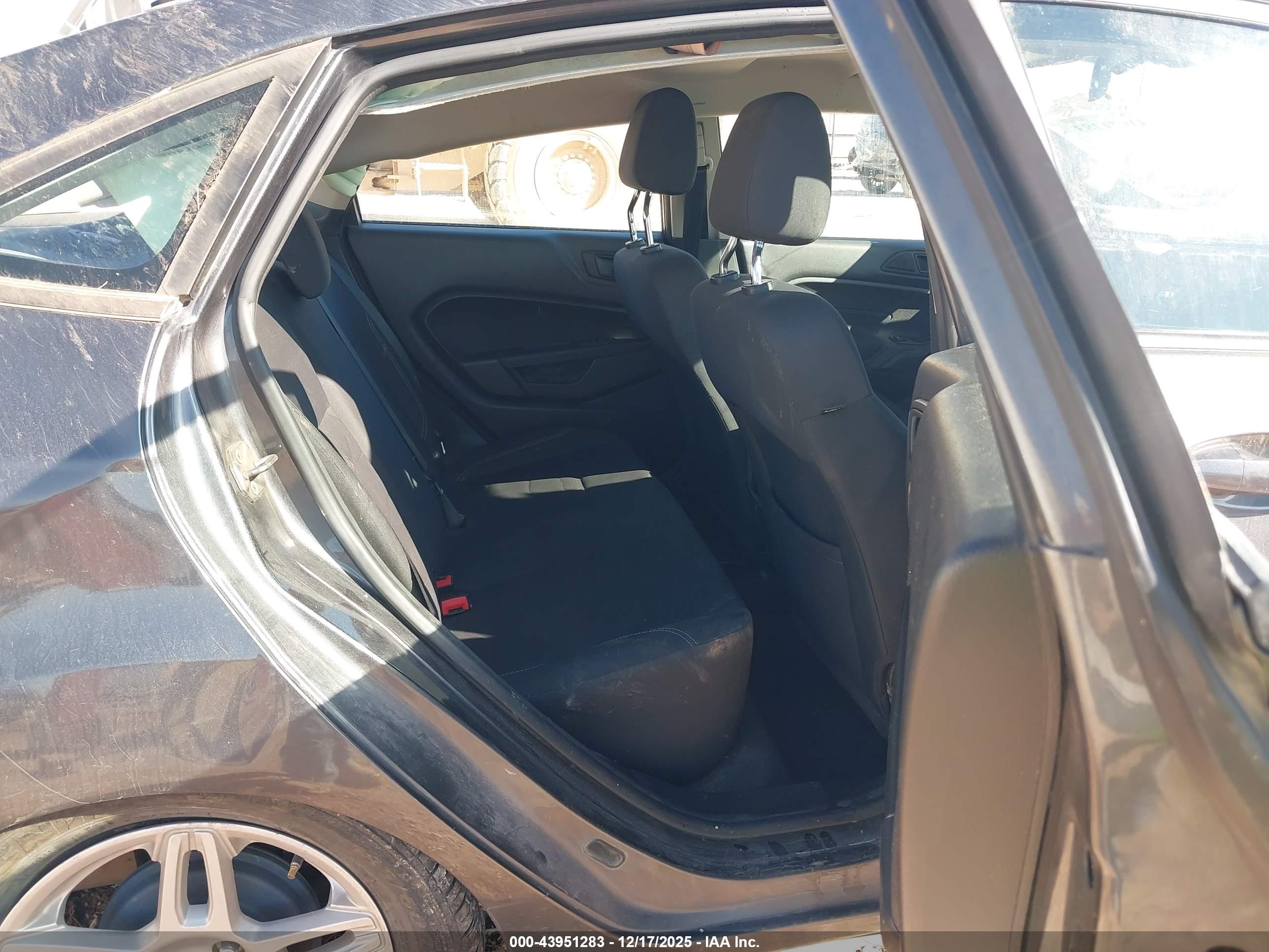 FORD FIESTA image 8