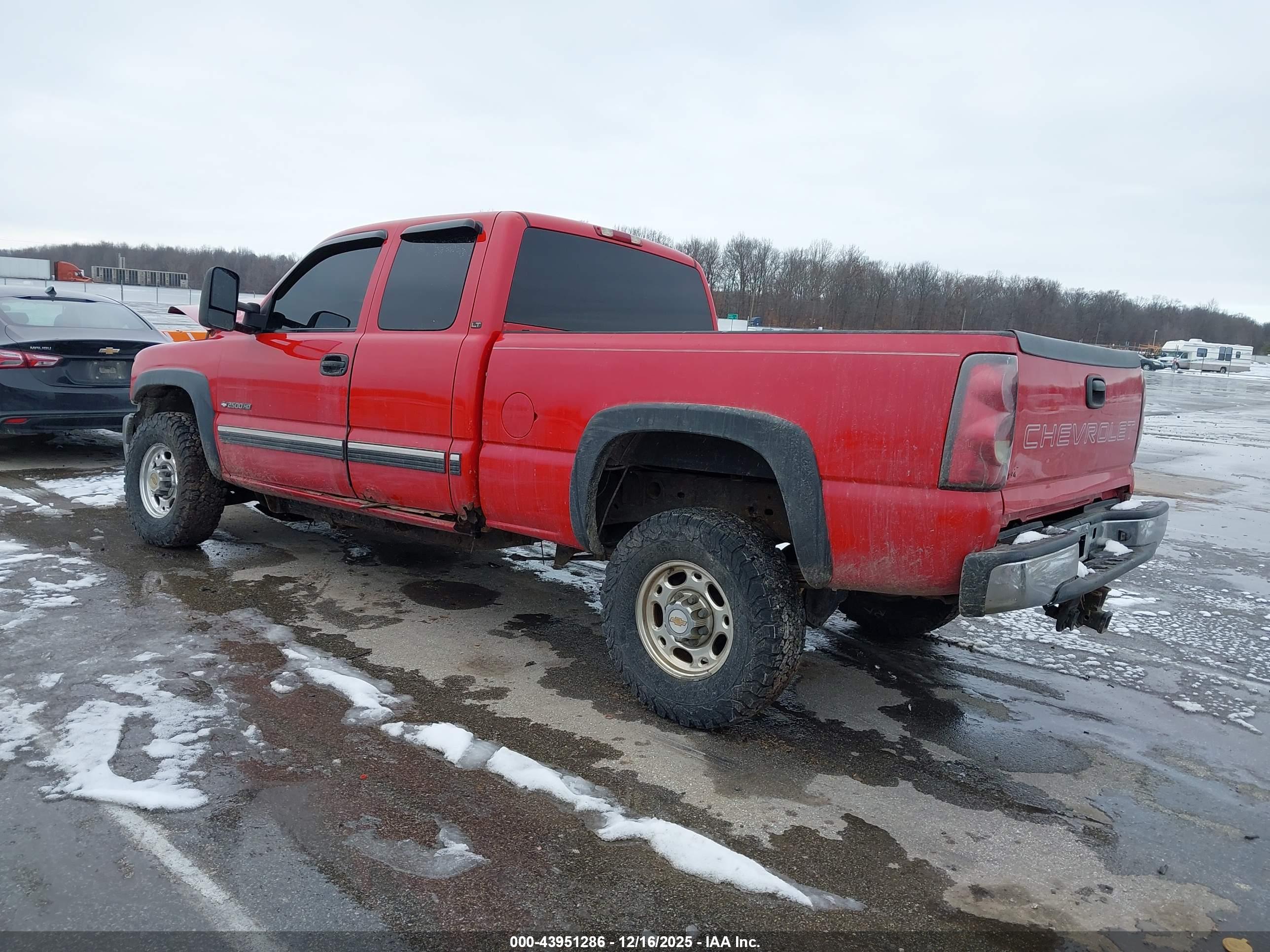 CHEVROLET SILVERADO image 3