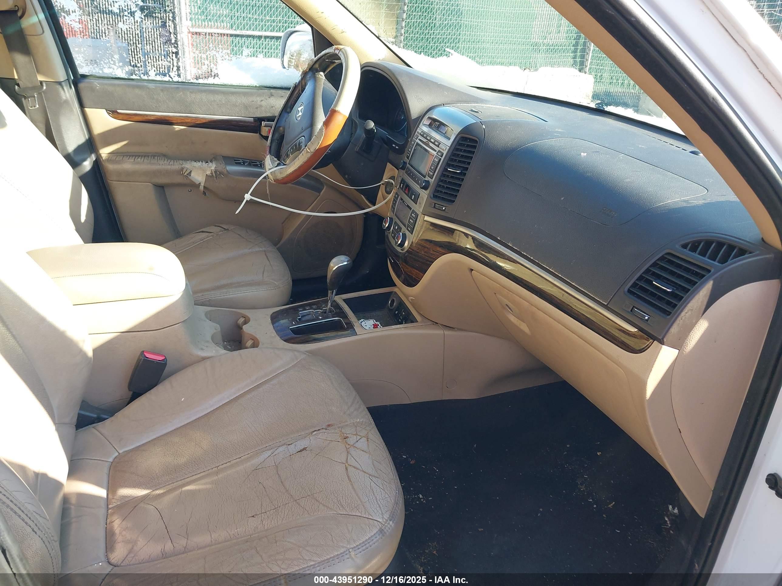 HYUNDAI SANTA image 5