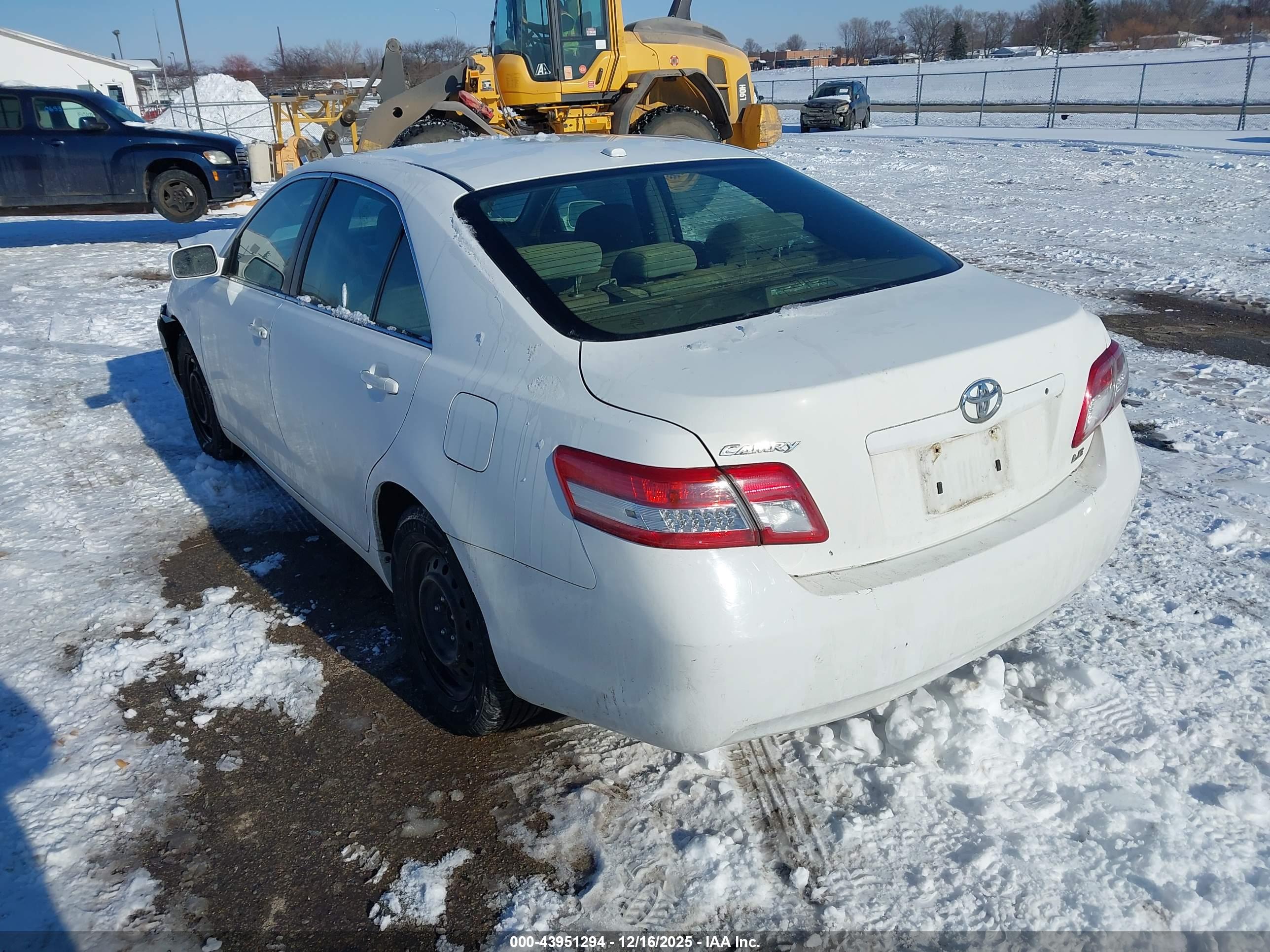 TOYOTA CAMRY image 3