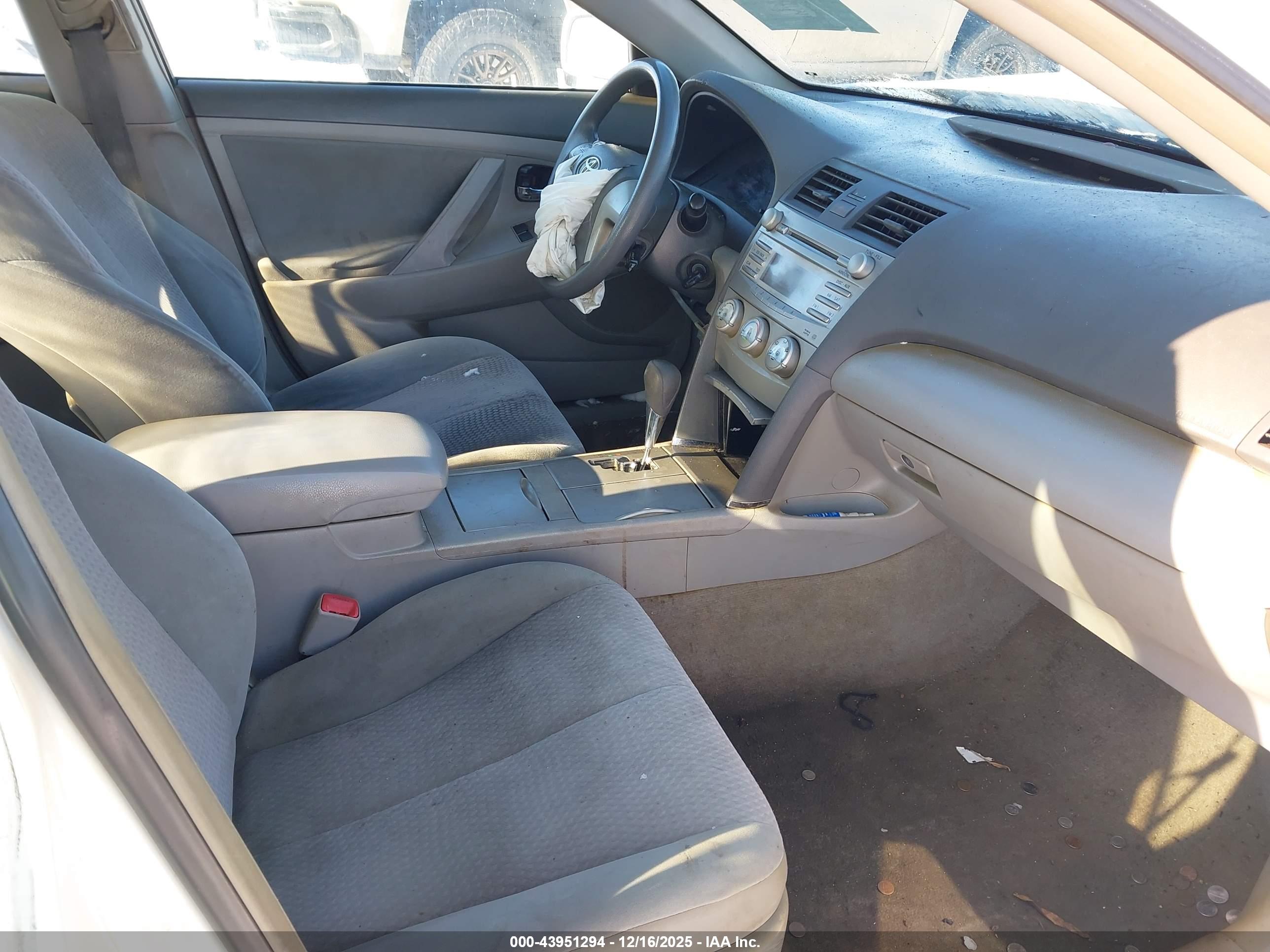 TOYOTA CAMRY image 5