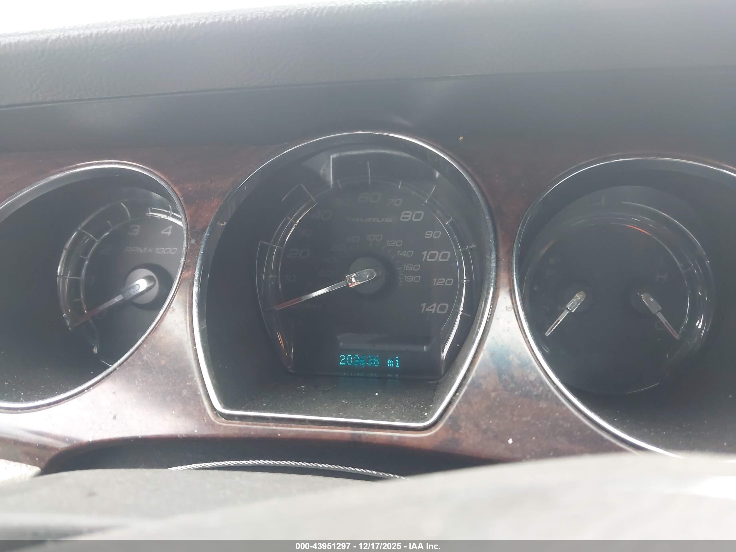 FORD TAURUS image 7