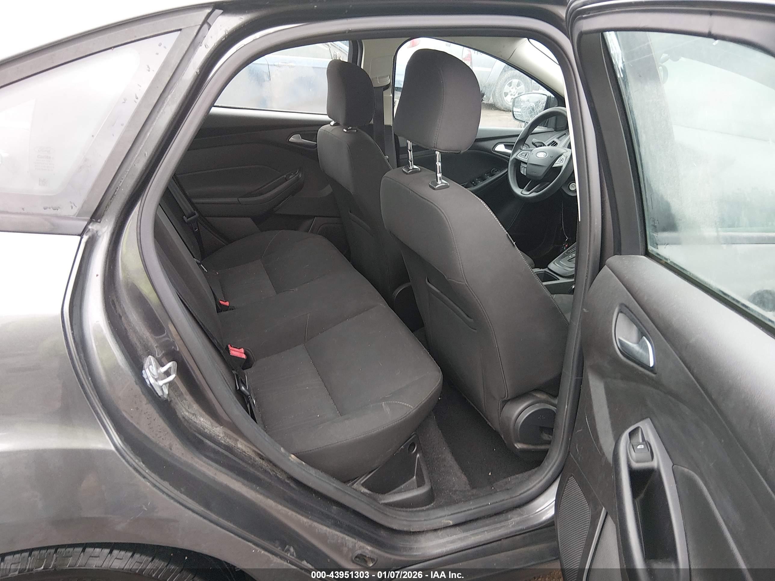 FORD FOCUS image 8